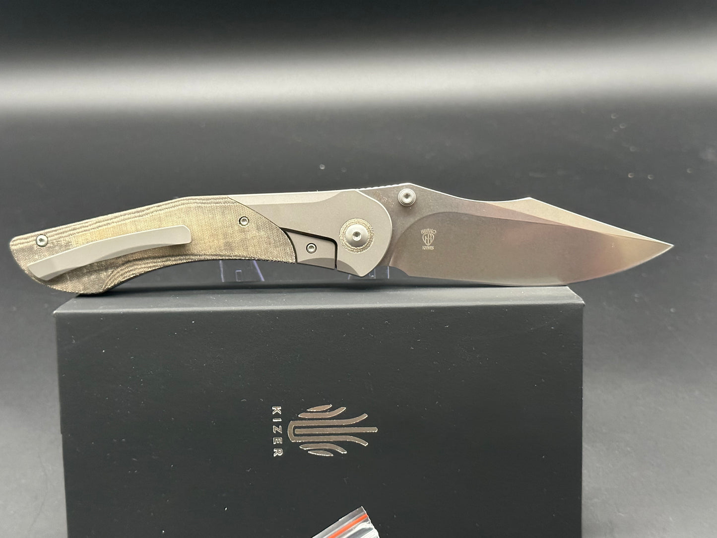 KIZER MYSTIC PAUL MUNKO POCKET KNIFE TITANIUM & MICARTA HANDLE