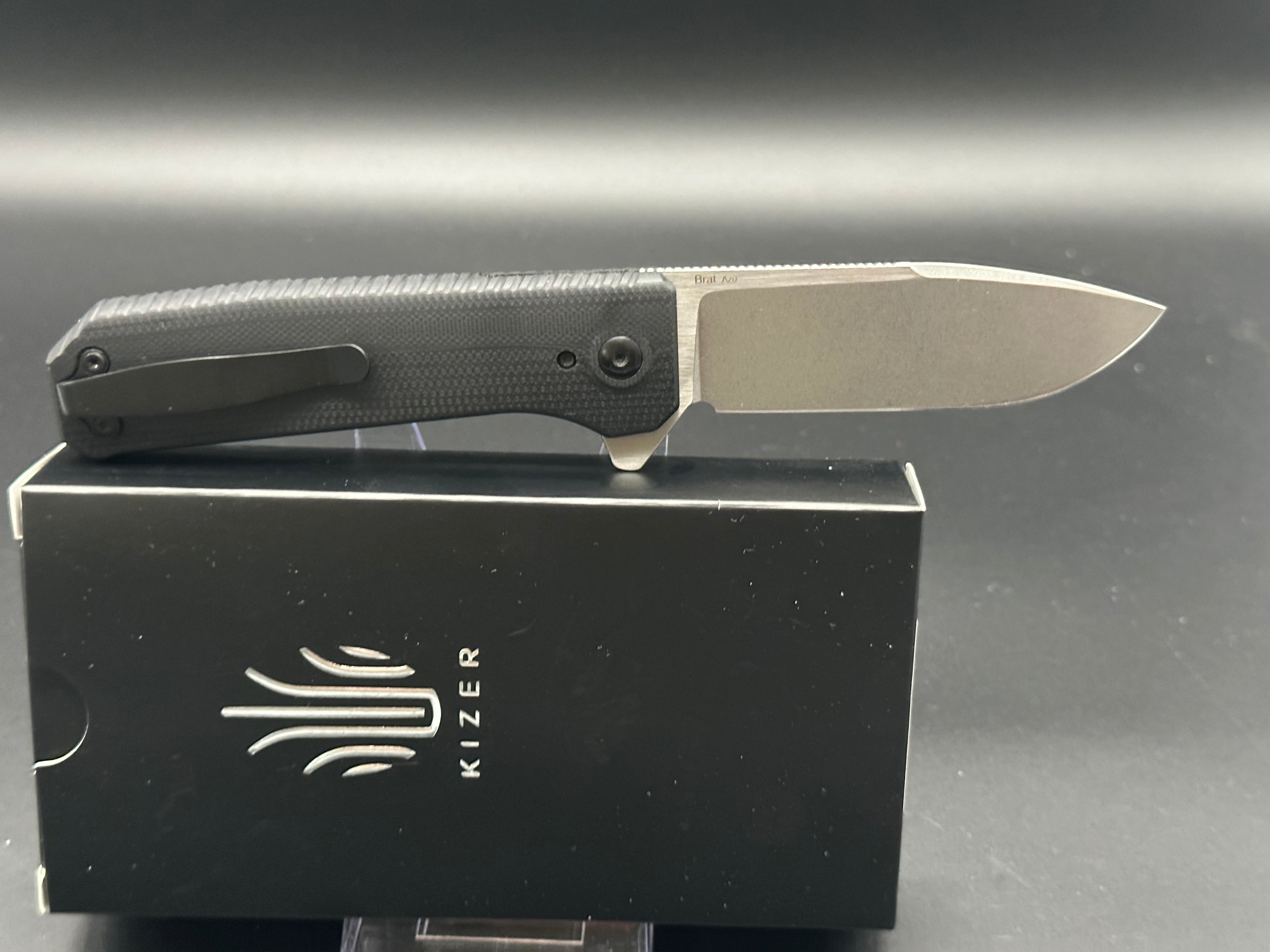 KIZER BRAT BUTTON LOCK FOLDING KNIFE BLACK G10 HANDLE