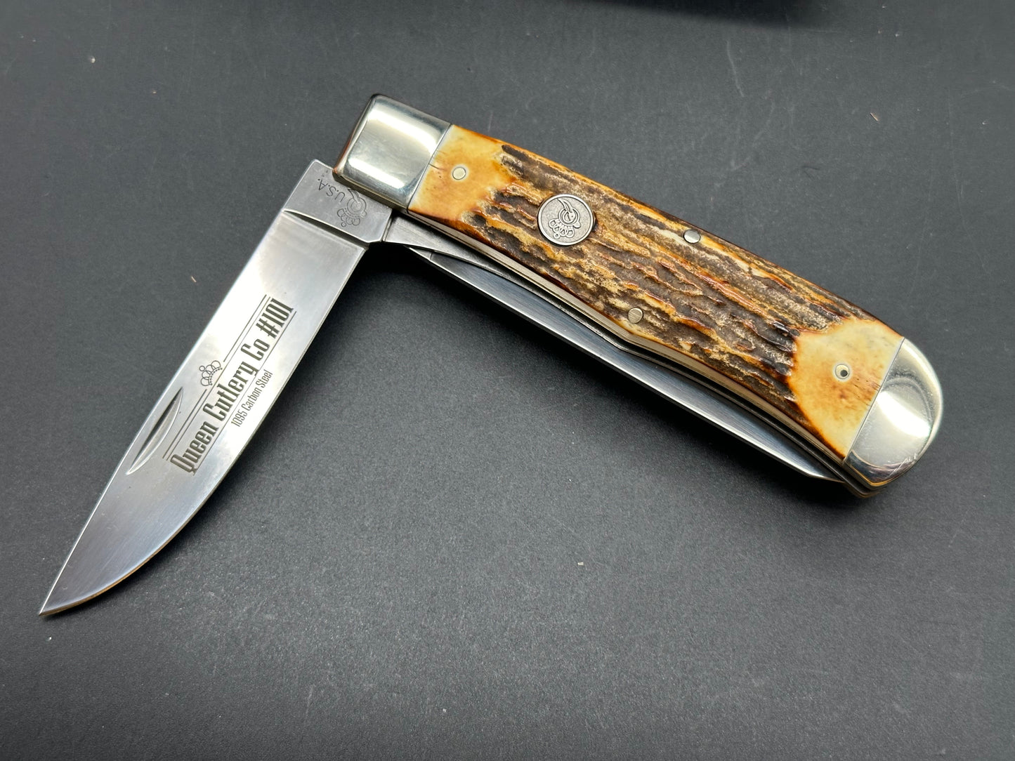 Queen Cutlery USA made.  Jumbo Liner lock Trapper (Genuine Stag/ Collector’s Tin) 1095 Carbon steel