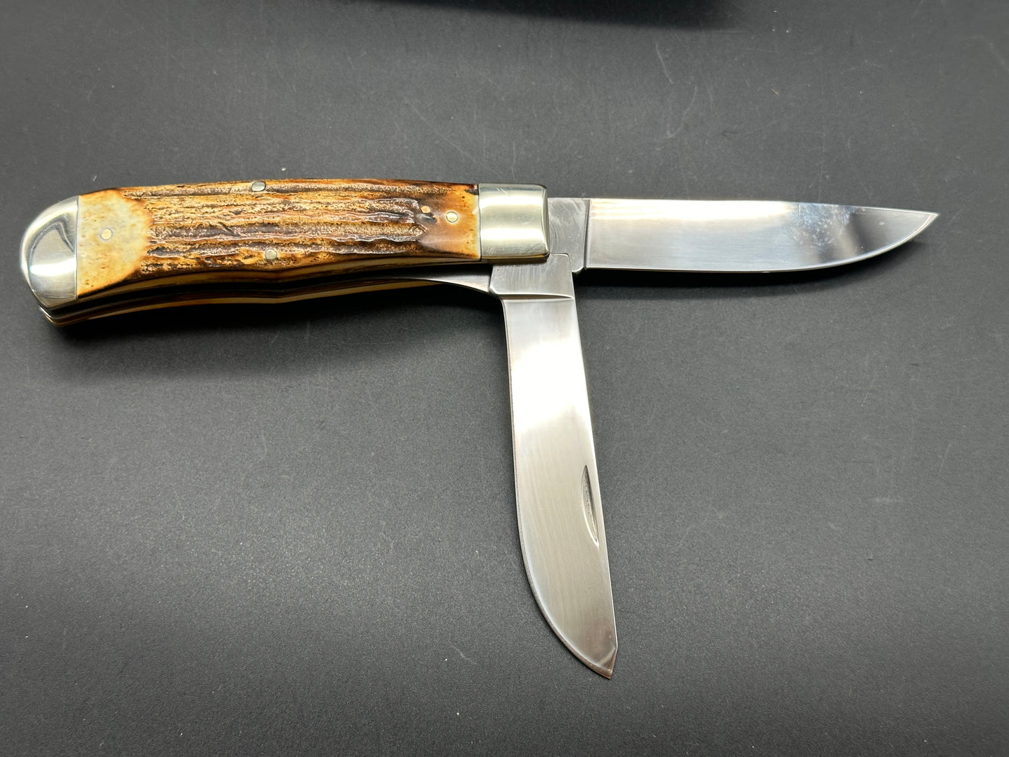 Queen Cutlery USA made.  Jumbo Liner lock Trapper (Genuine Stag/ Collector’s Tin) 1095 Carbon steel