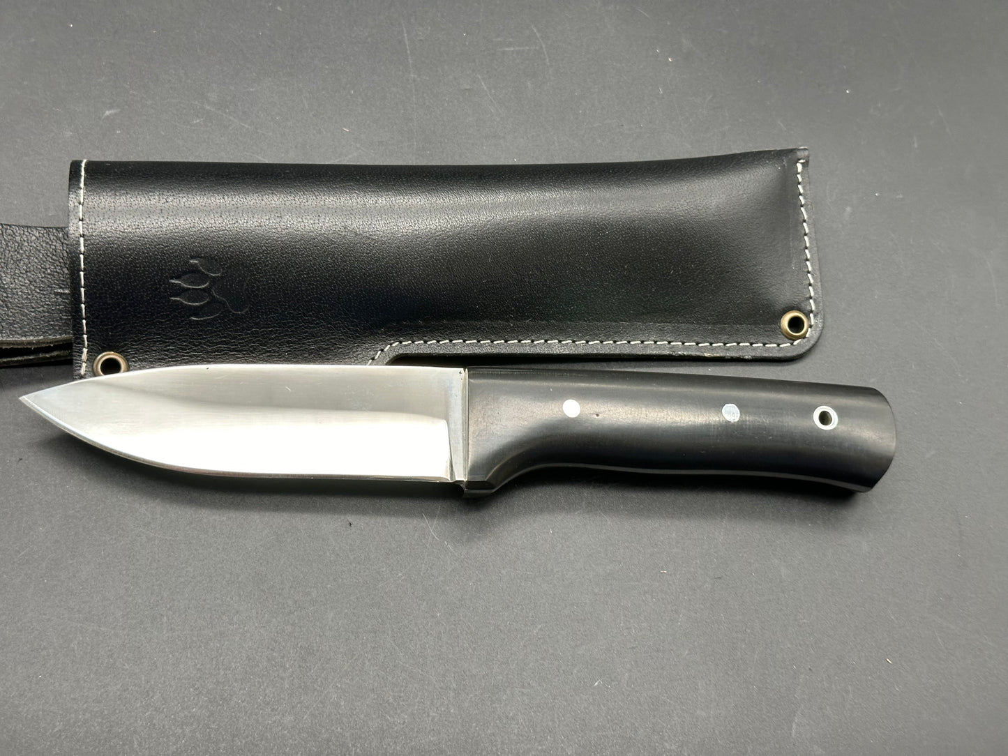 Unbranded fixed blade knife includes sheath