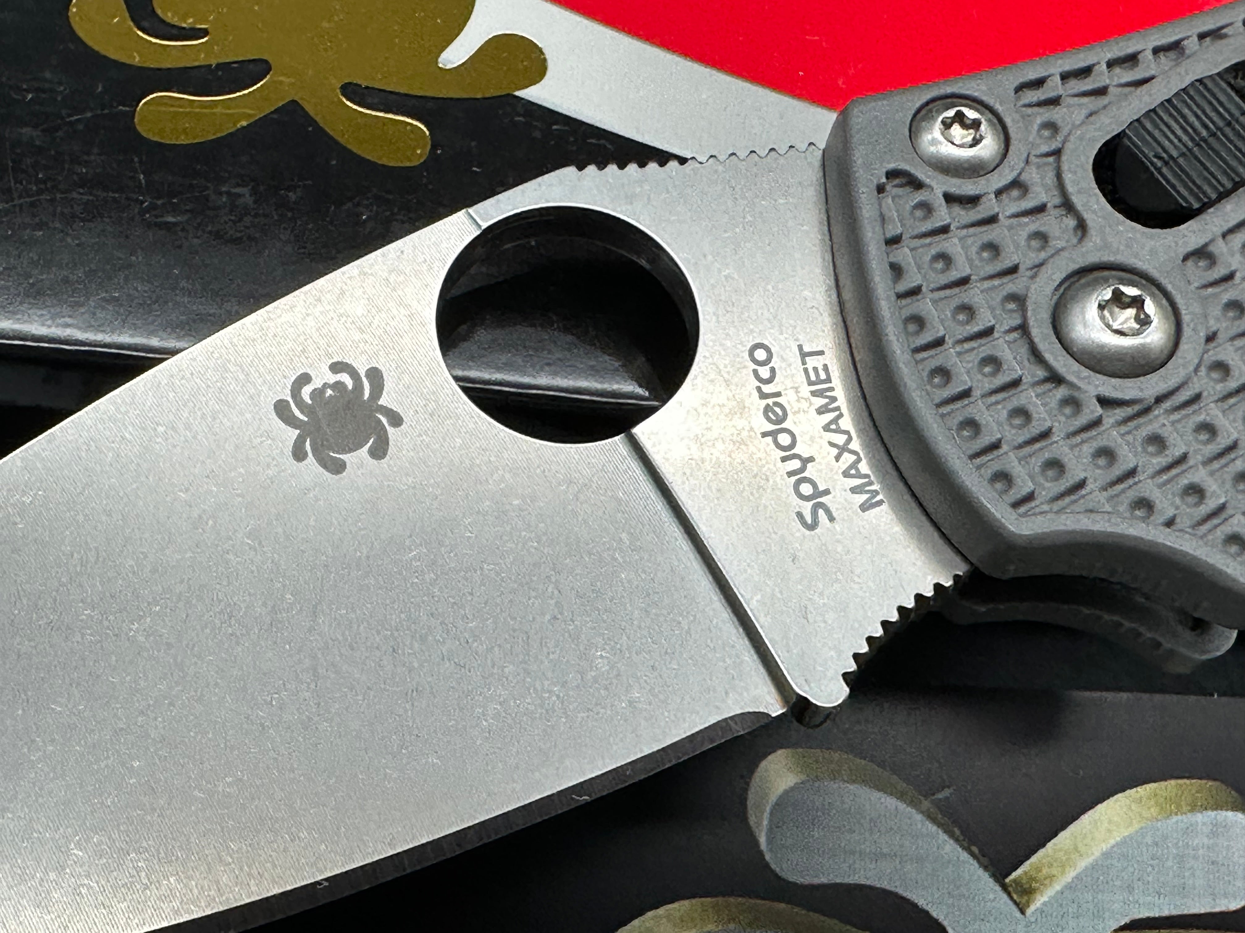Spyderco Manix 2 LWGrey FRN Scales, 3.39" Maxamet Blade