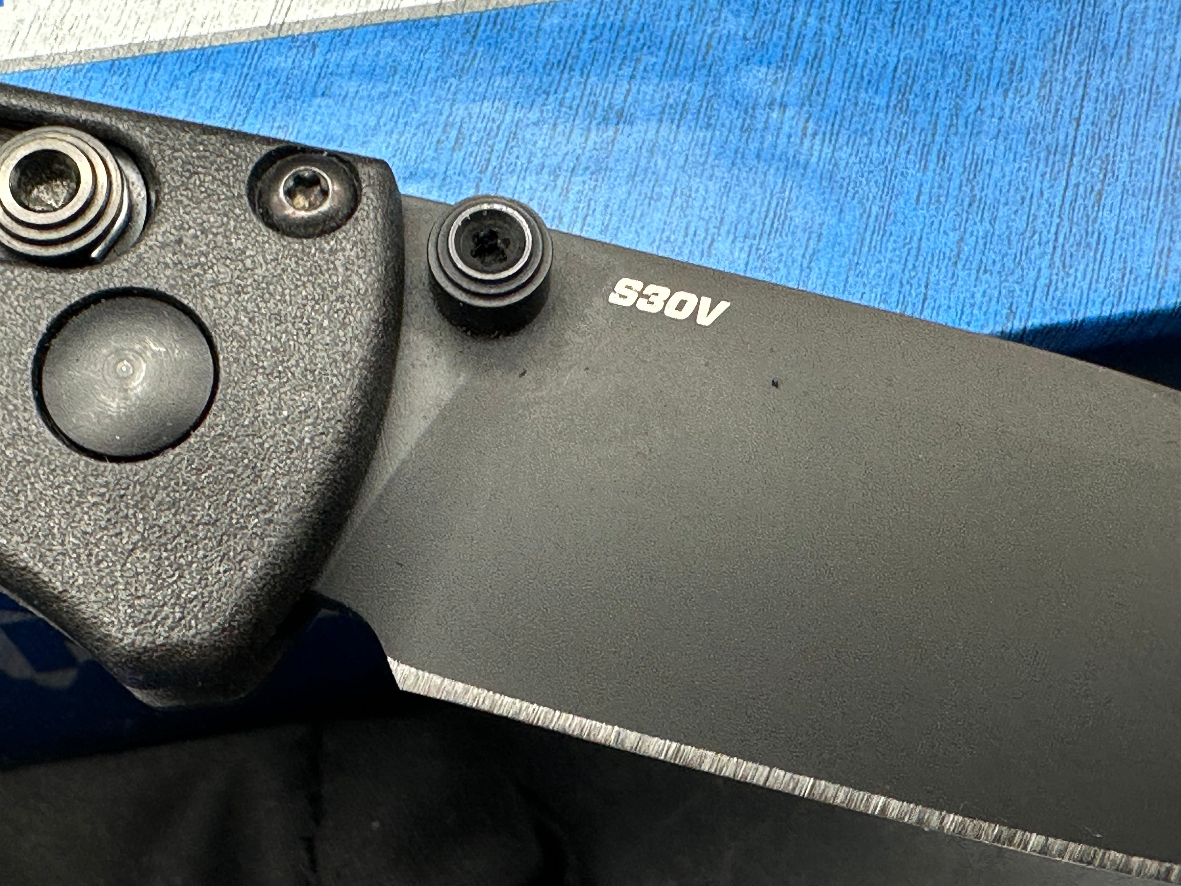 Benchmade Mini Bugout Black CF Elite Handle, 2.8" S30v Blade