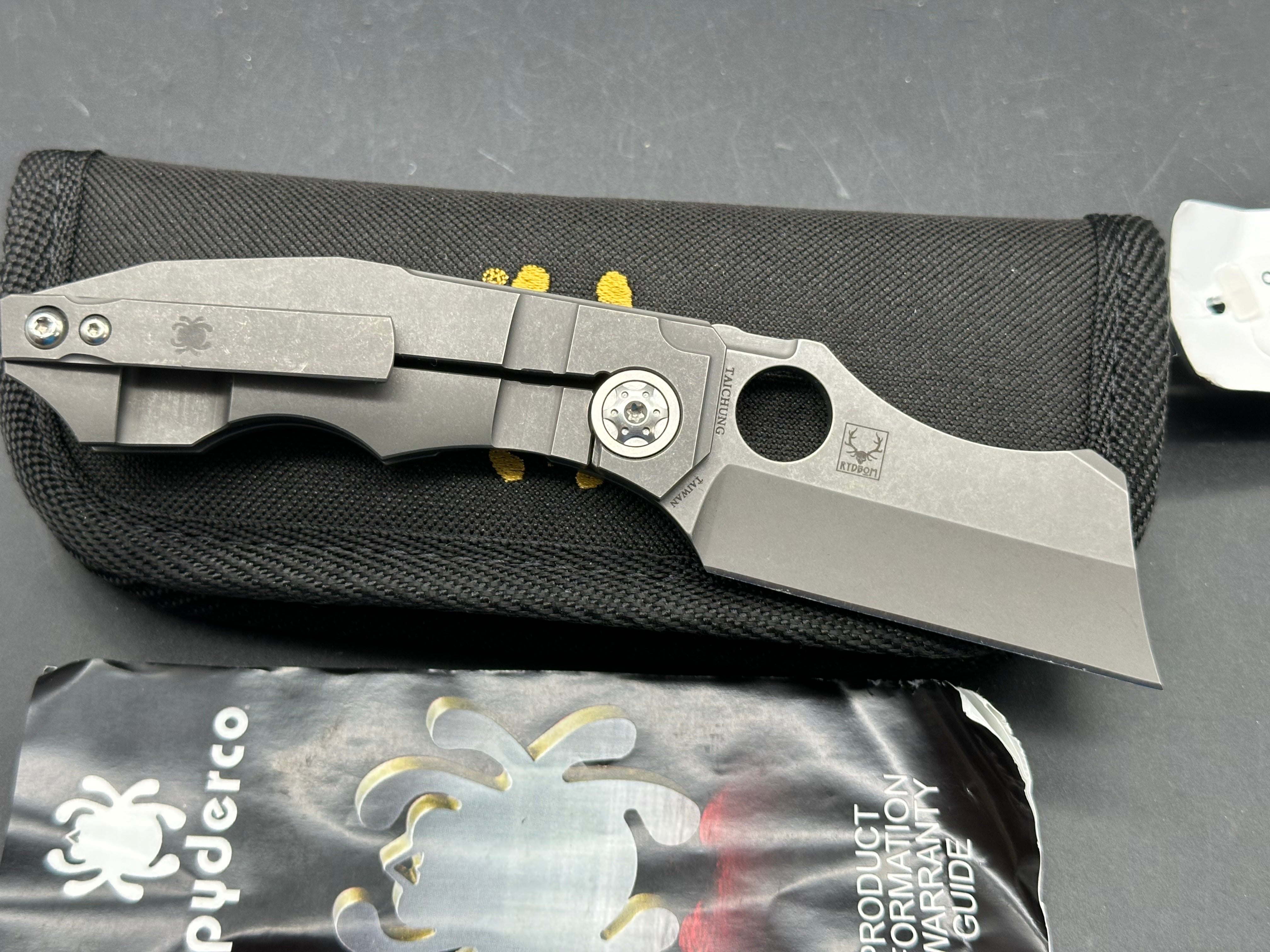 Spyderco Stovepipe - titanium handle CPM-20CV blade