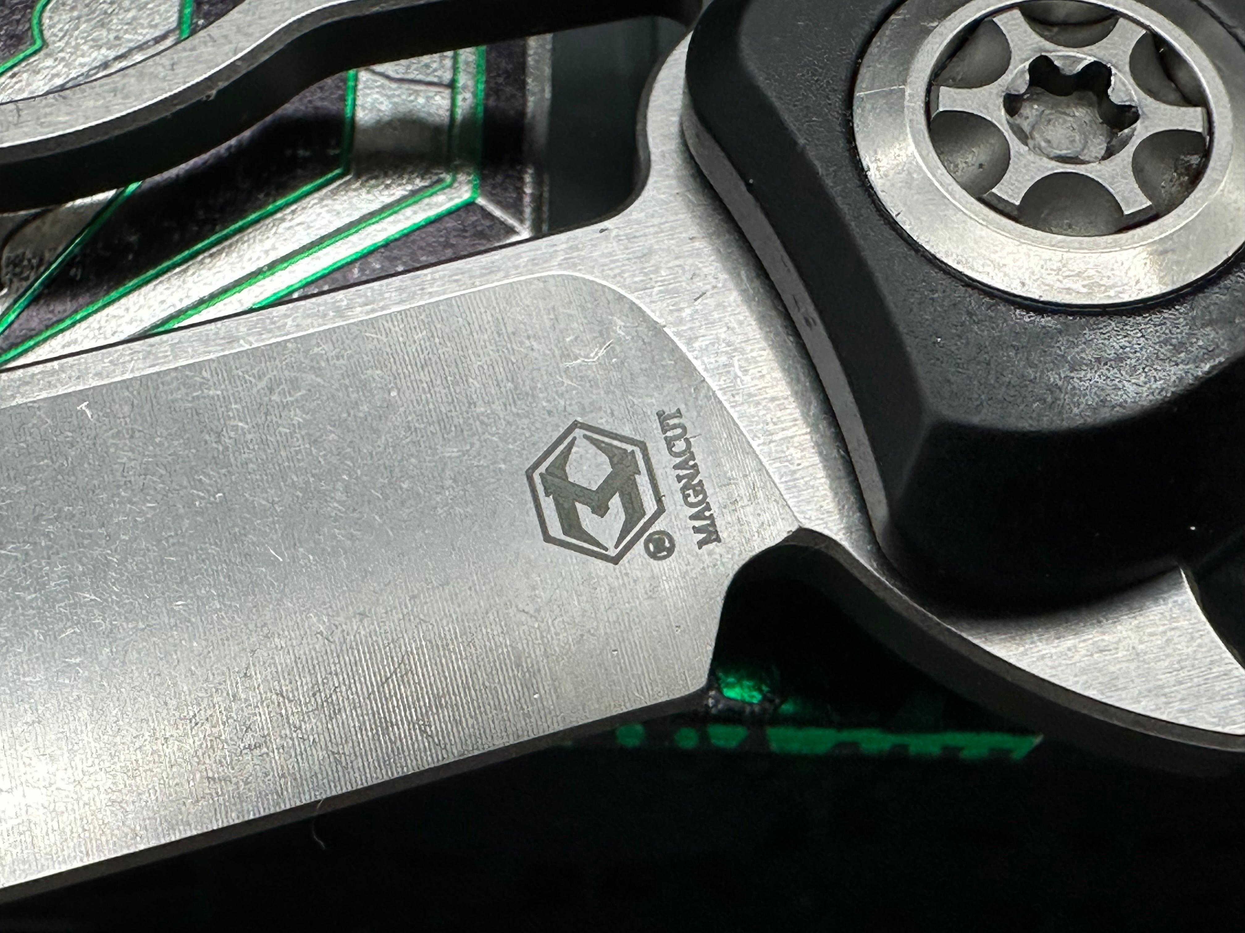 Heretic Wraith V4 Manual, 3.625" MagnaCut Stonewash Blade with Black 6061 Anodized Aluminum Scales
