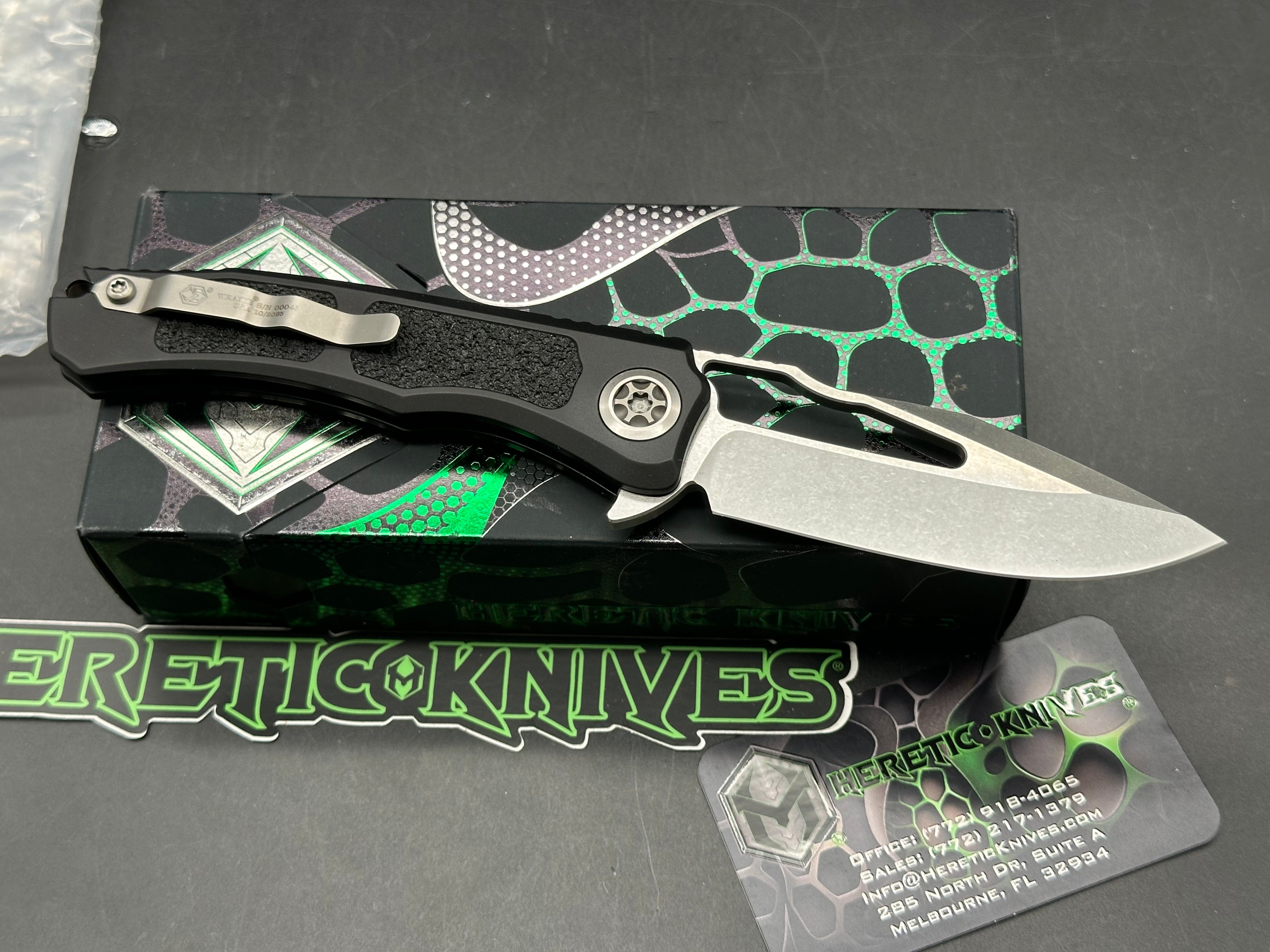 Heretic Wraith V4 Manual, 3.625" MagnaCut Stonewash Blade with Black 6061 Anodized Aluminum Scales