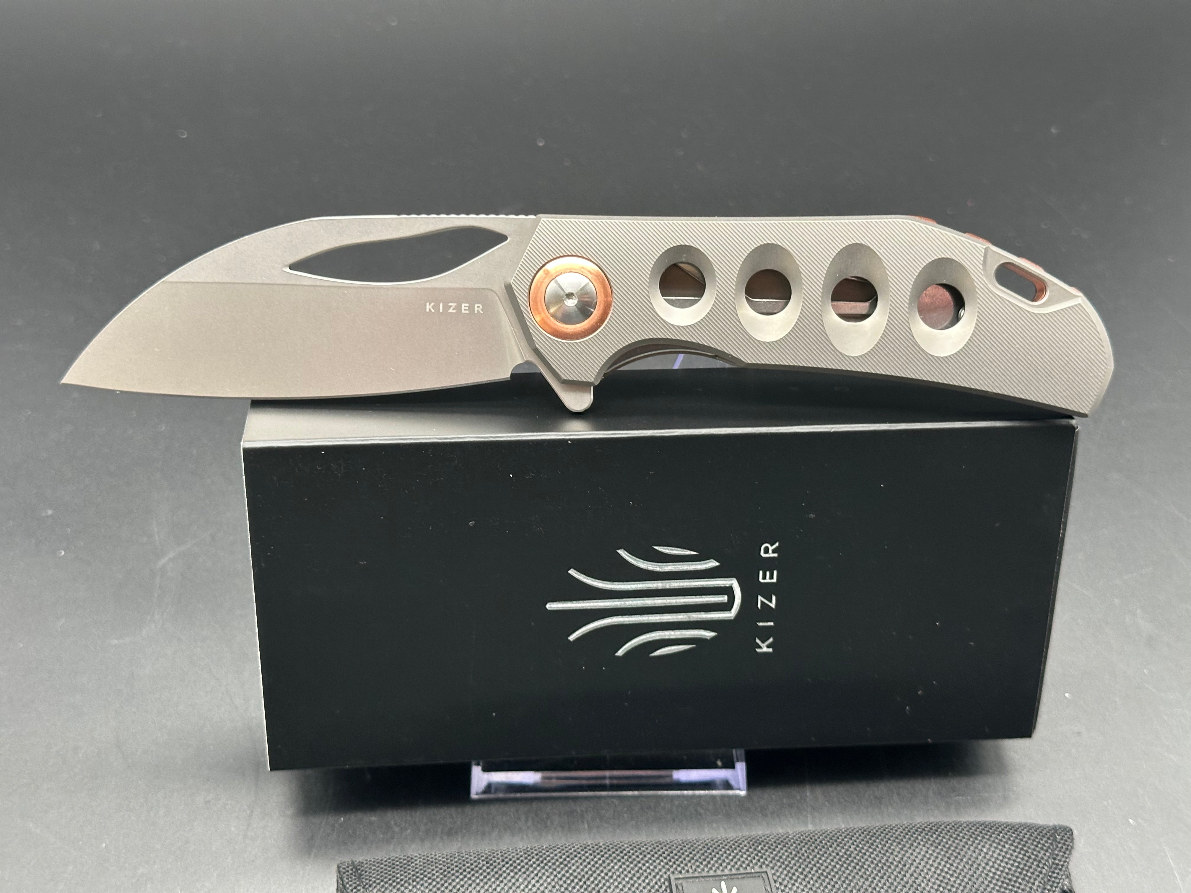 KIZER HAWK LINER LOCK FOLDING KNIFE TITANIUM HANDLE S45VN