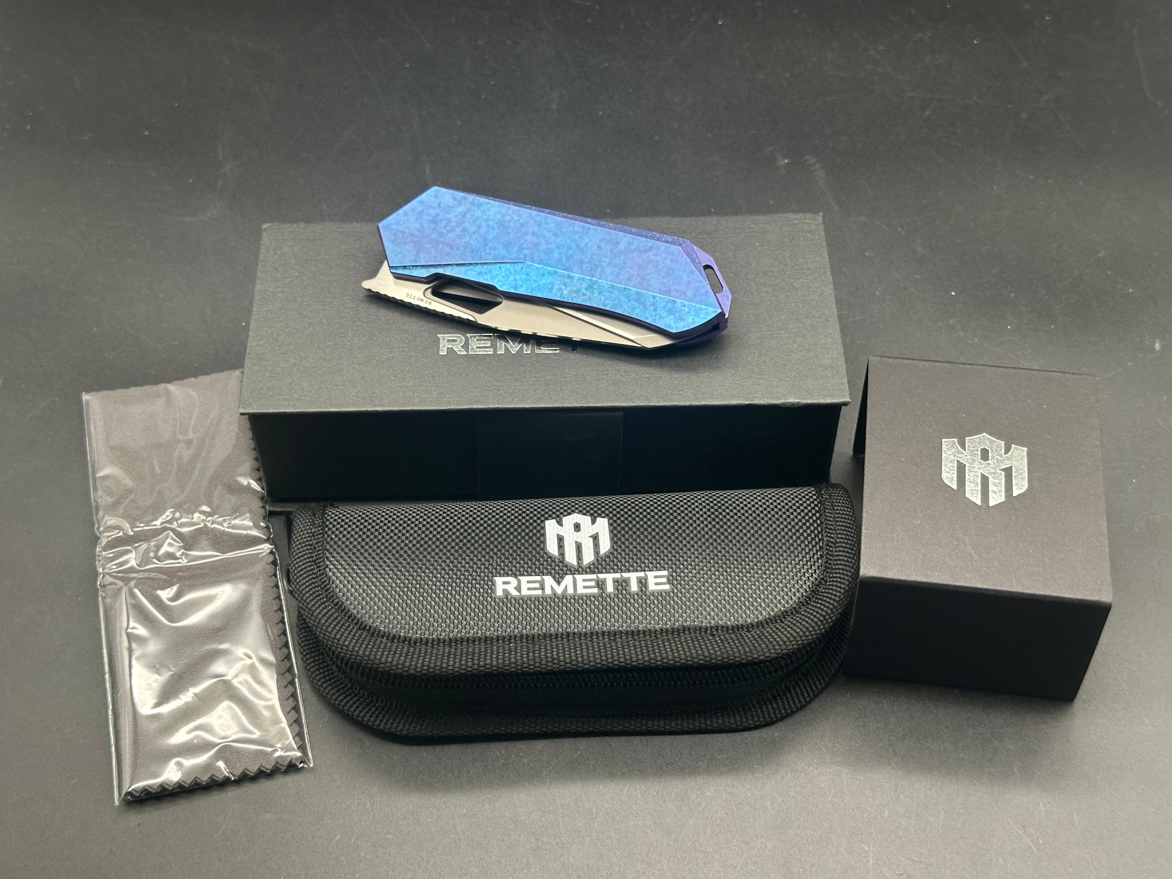 REMETTE RT-WOODPECKER CRYSTALLIZED TITANIUM HANDLE M390 PLAIN EDGE