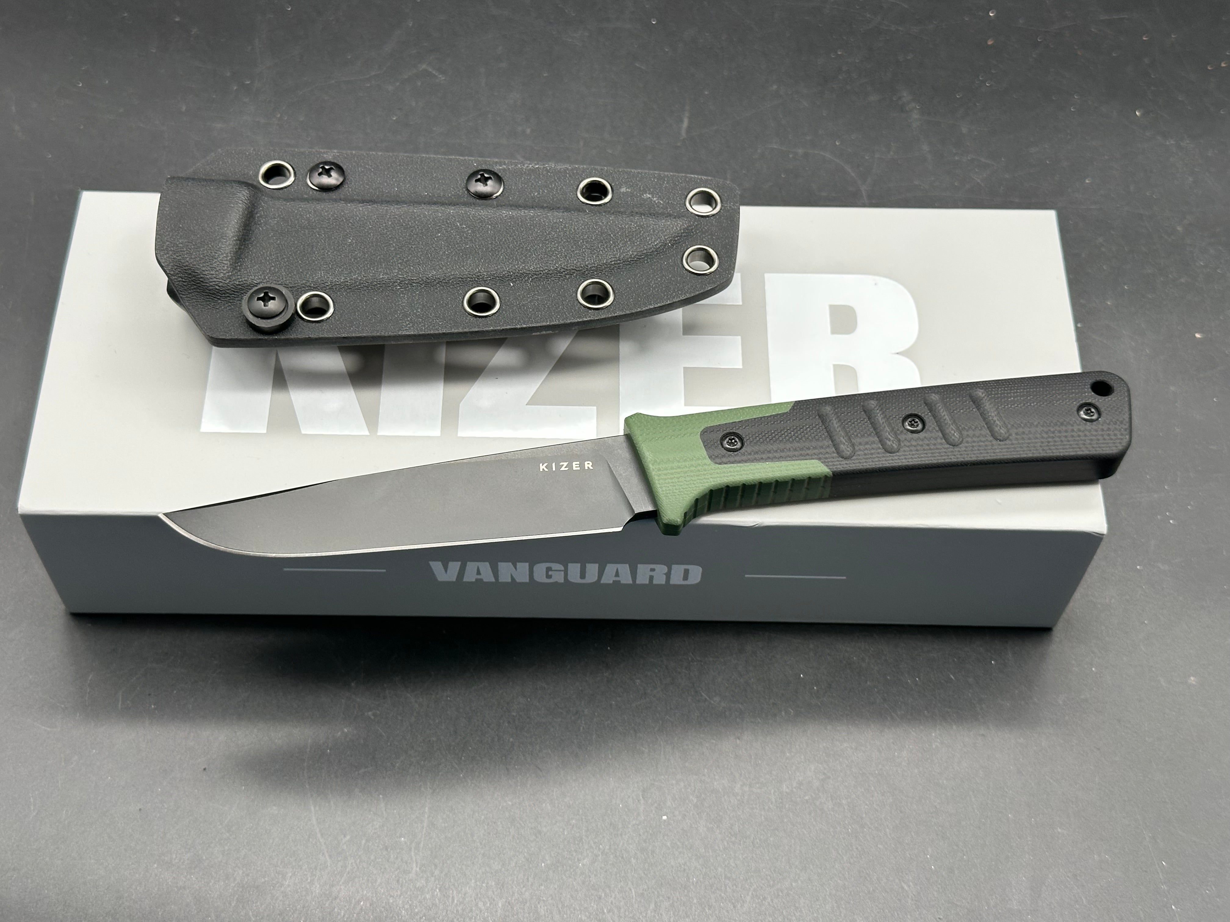 KIZER AREA EIGHT FIXED BLADE KNIFE GREEN/BLACK G10 HANDLE AEB-L DROP POINT