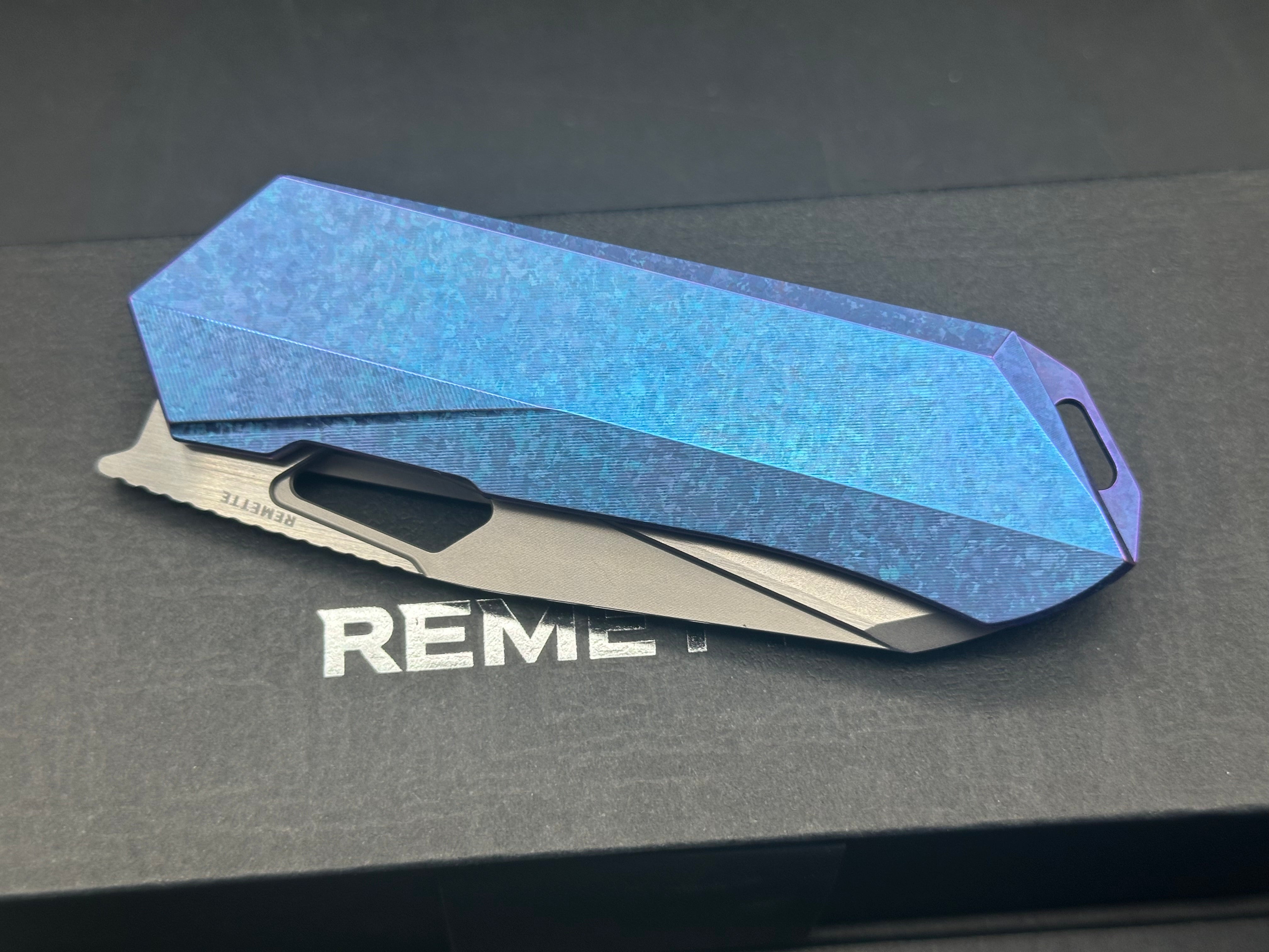 REMETTE RT-WOODPECKER CRYSTALLIZED TITANIUM HANDLE M390 PLAIN EDGE