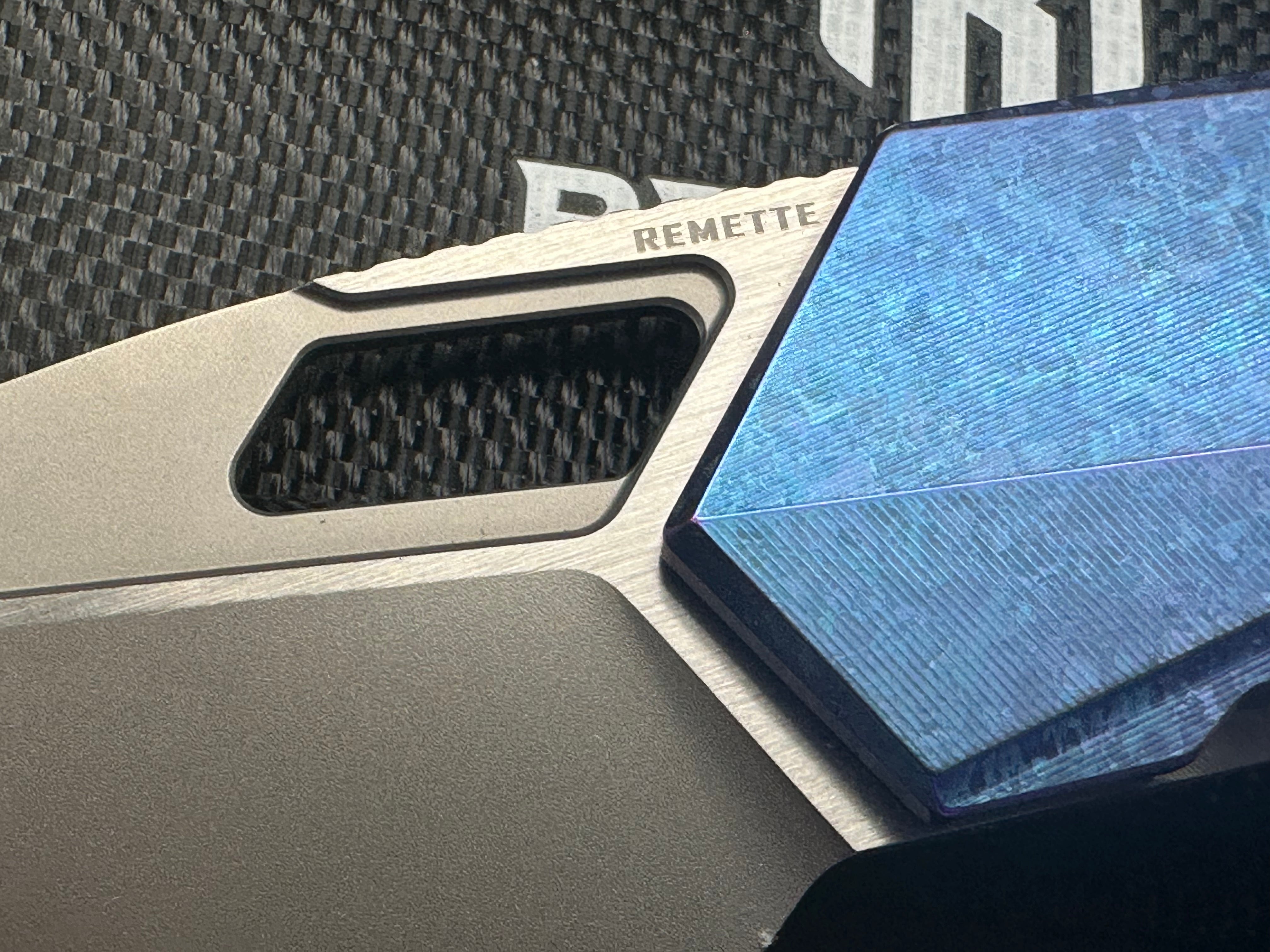 REMETTE RT-WOODPECKER CRYSTALLIZED TITANIUM HANDLE M390 PLAIN EDGE