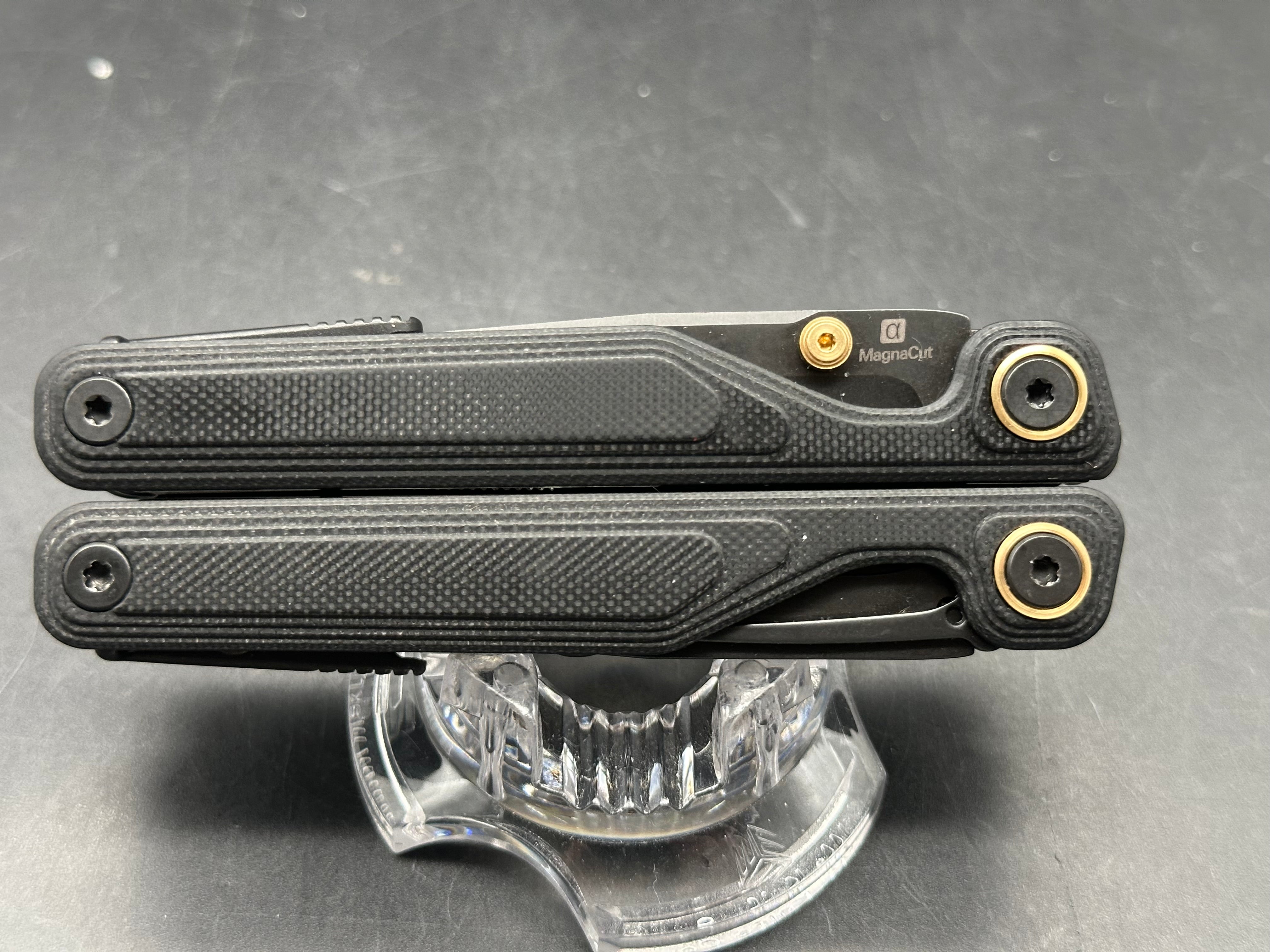 Leatherman Wave Alpha Obsidian 17-in-1 Multi-Tool, Black G-10 Handles, CM-Magnacut Blade