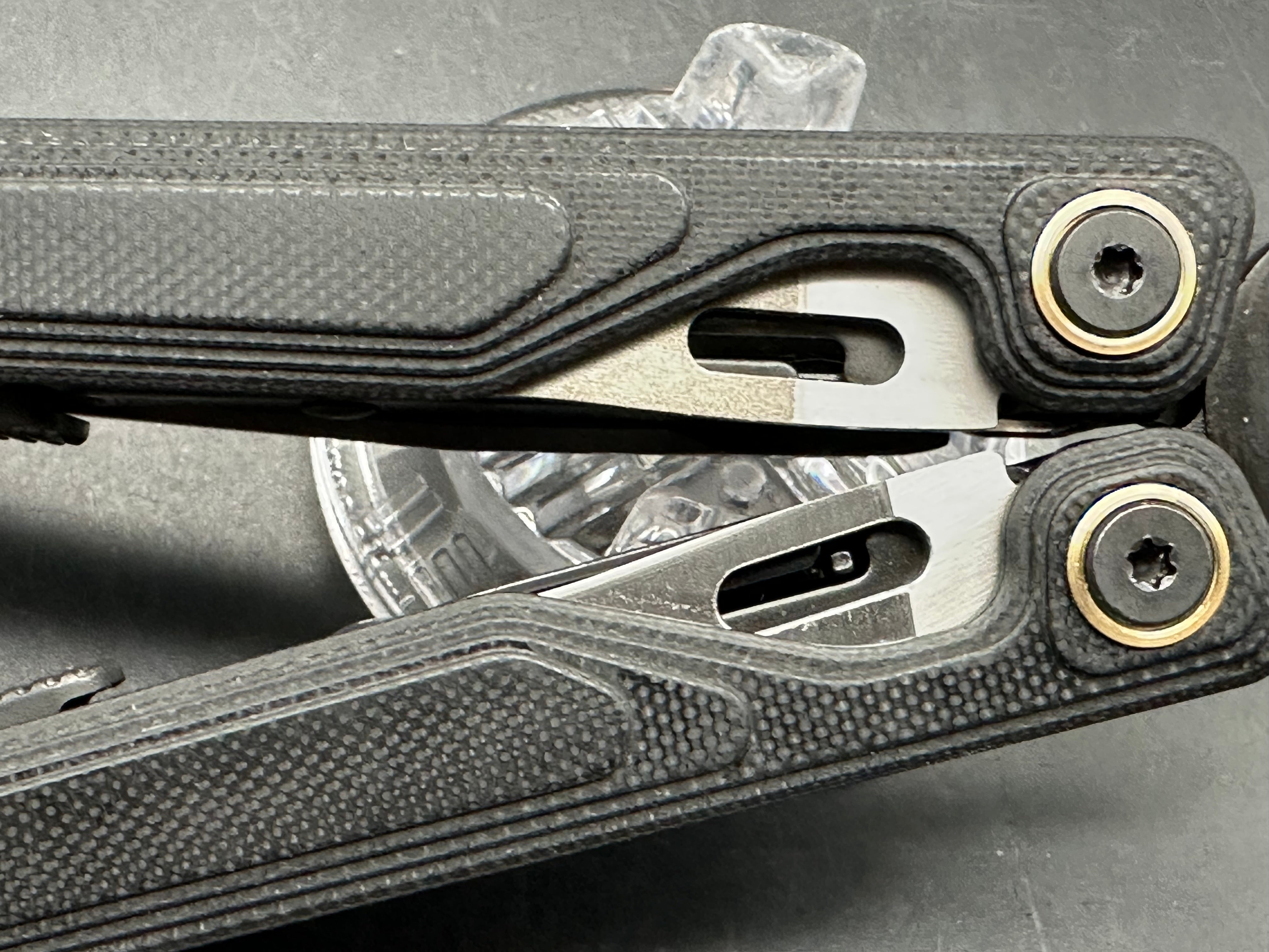 Leatherman Wave Alpha Obsidian 17-in-1 Multi-Tool, Black G-10 Handles, CM-Magnacut Blade