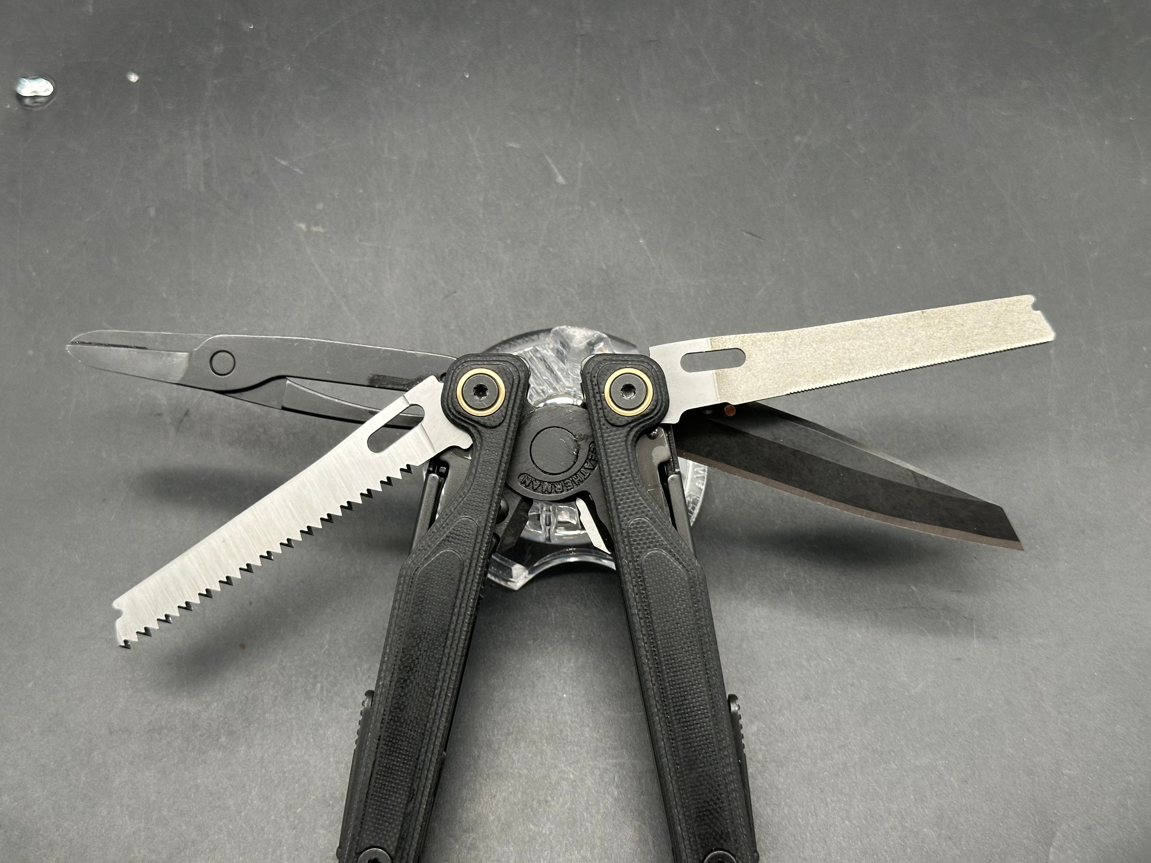 Leatherman Wave Alpha Obsidian 17-in-1 Multi-Tool, Black G-10 Handles, CM-Magnacut Blade