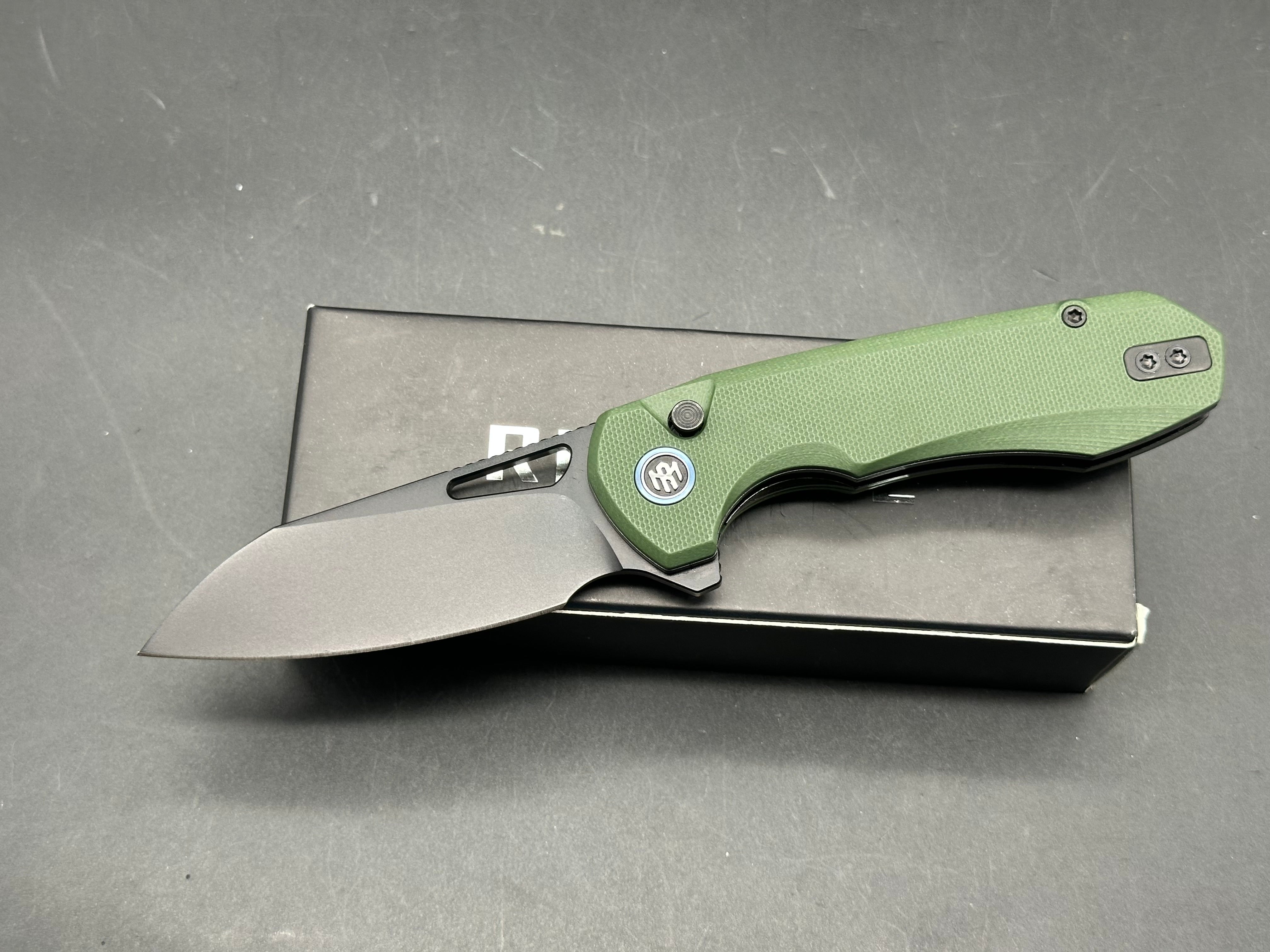 Remette Camel green micarta / D2 top liner lock