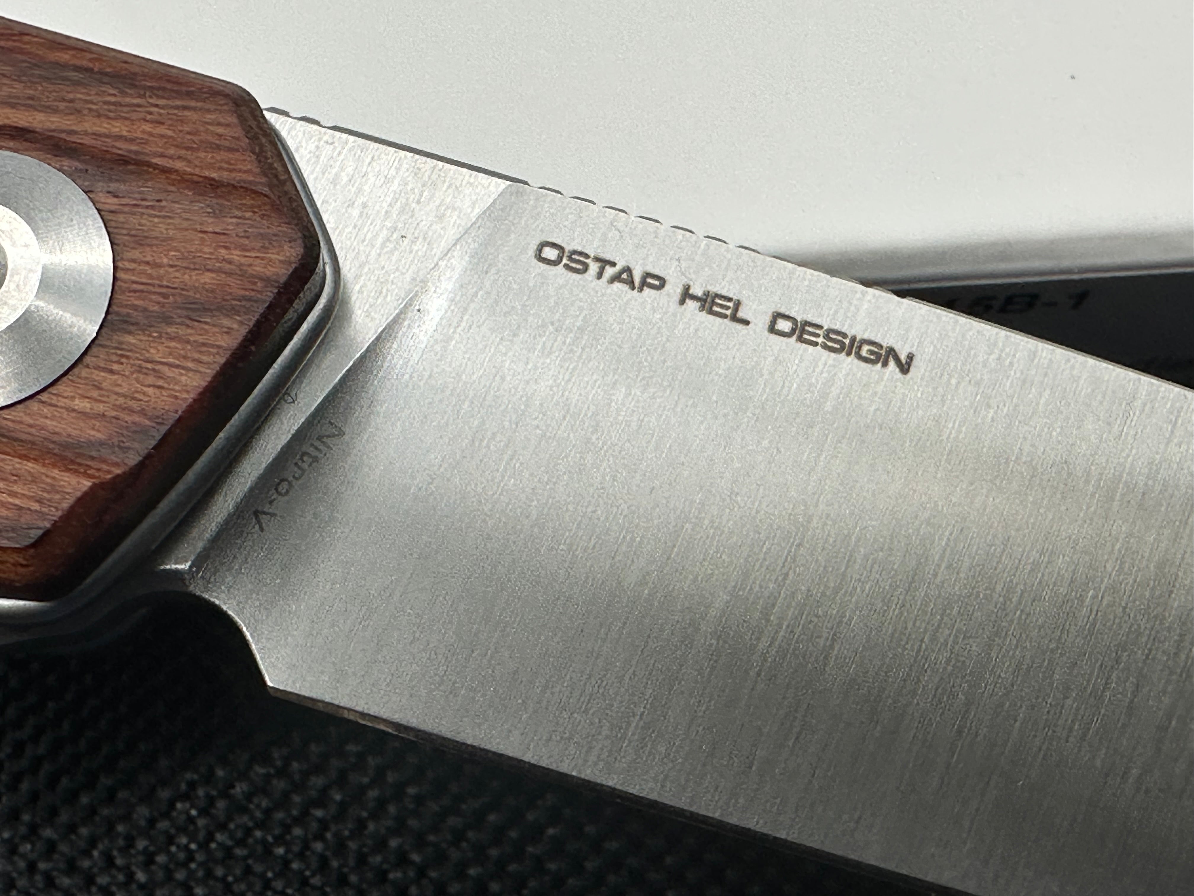 CIVIVI NAVO GUIBOURTIA WOOD HANDLE NITRO-V PLAIN EDGE SATIN