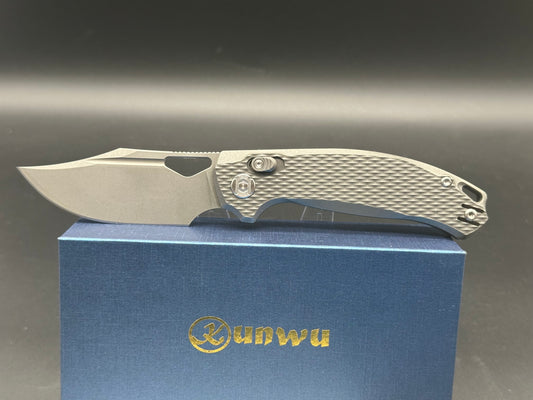 Kunwu Django in stonewashed diamond textured titanium and stonewashed ELMAX blade