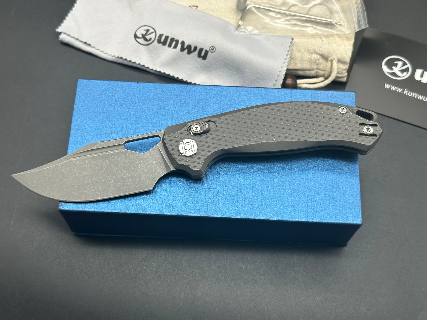 Kunwu Django in stonewashed diamond textured titanium and stonewashed ELMAX blade