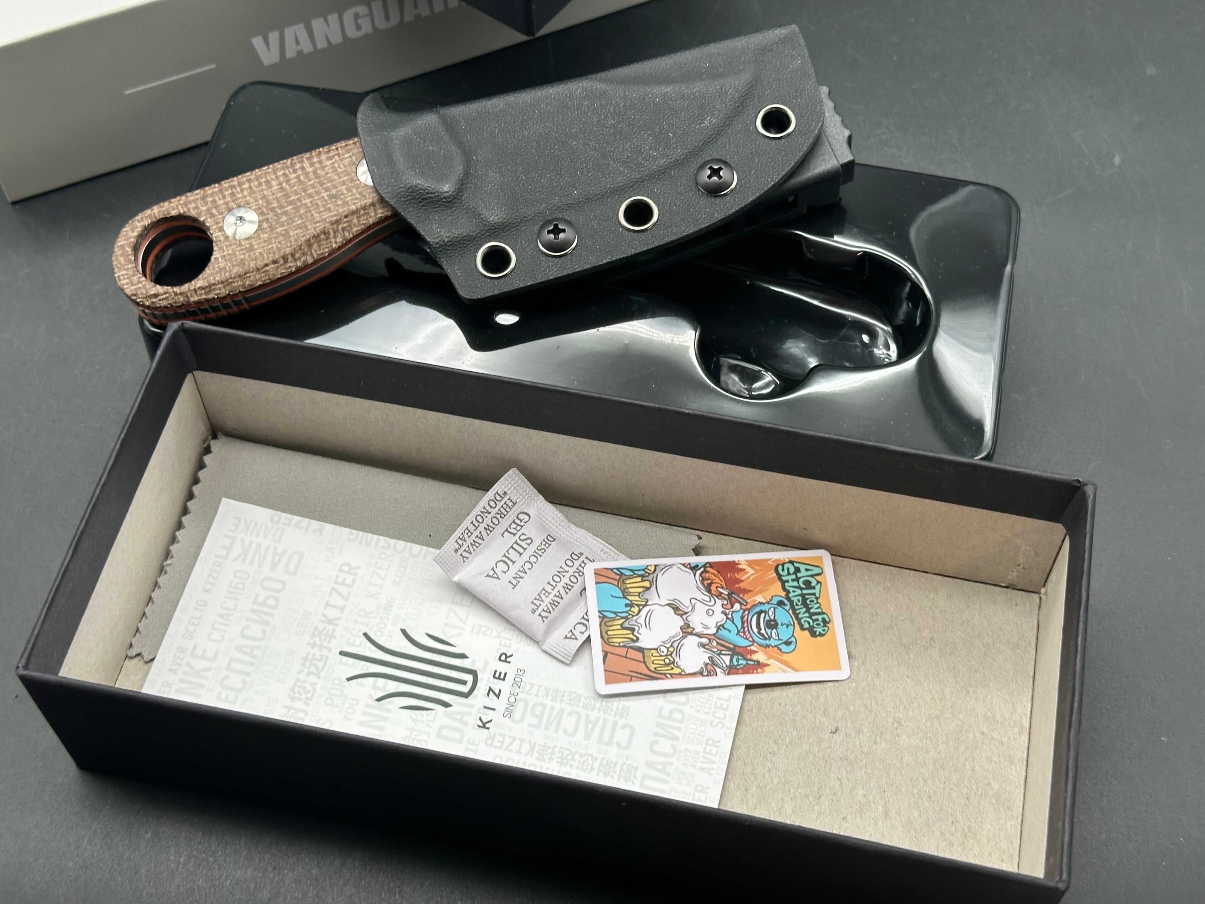 KIZER BEAVER 2 BROWN/ORANGE MICARTA HANDLE AEB-L CLIP POINT PLAIN EDGE SATIN FINISH