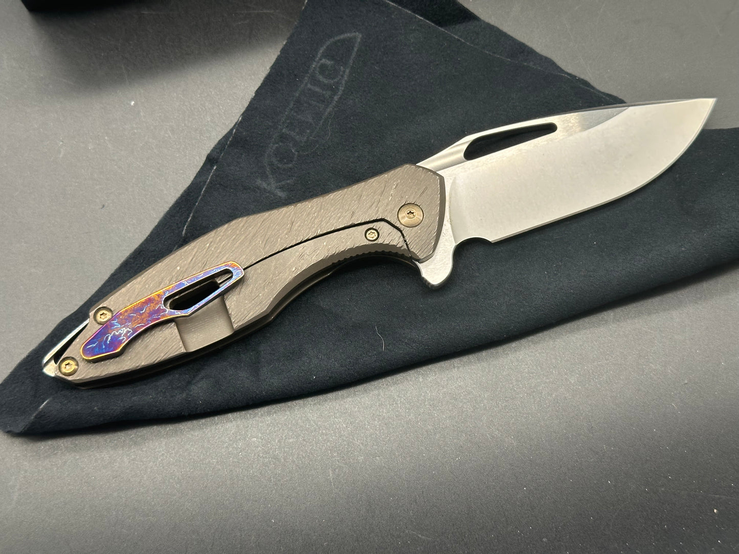 Koenig Arius Corda pattern titanium handle w/M390 blade