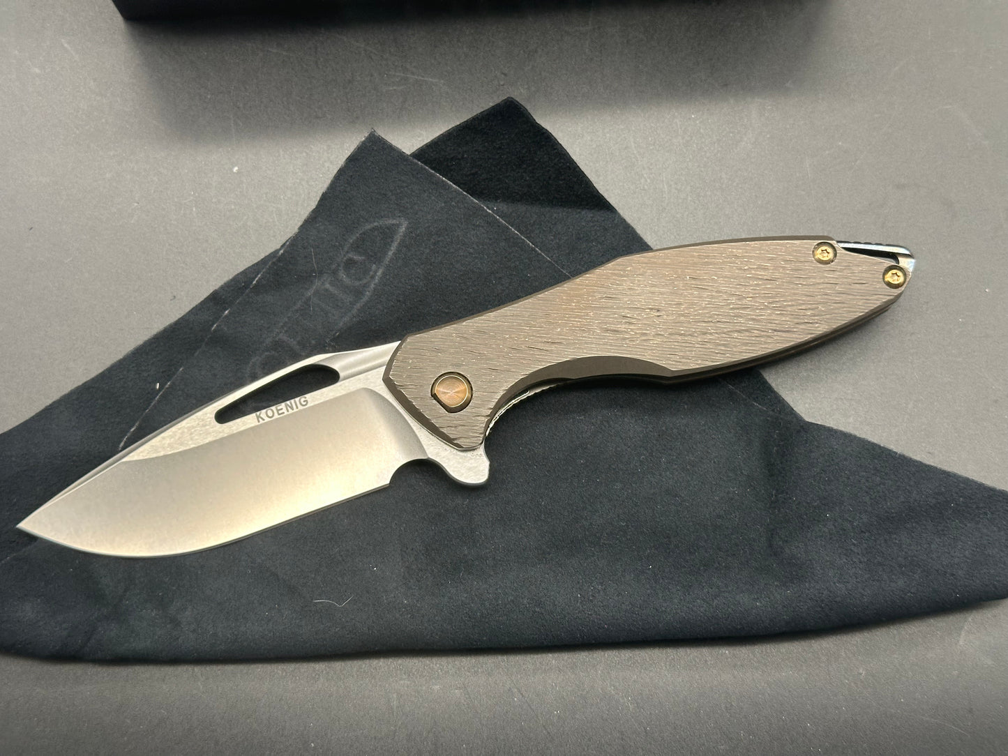 Koenig Arius Corda pattern titanium handle w/M390 blade