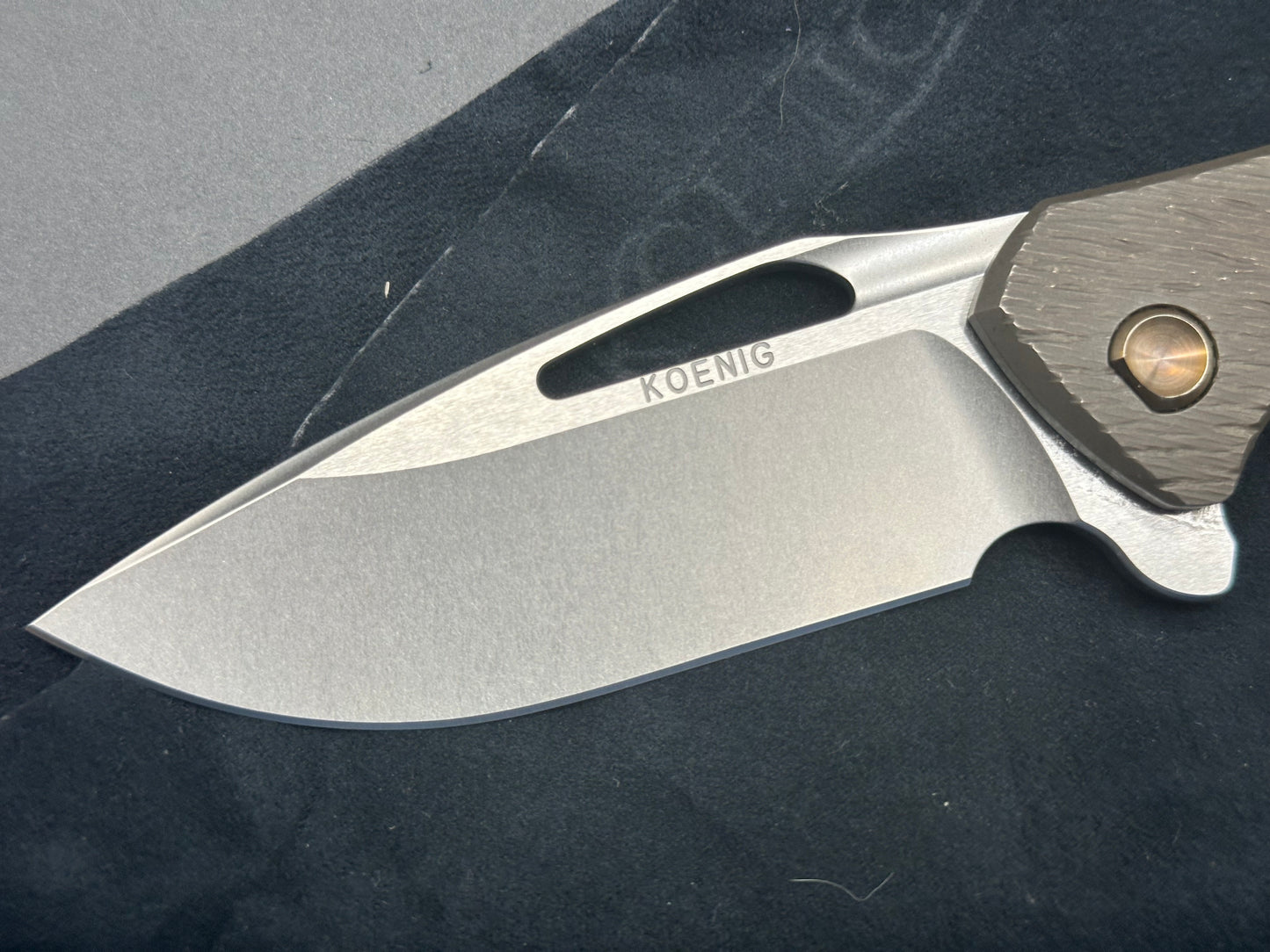 Koenig Arius Corda pattern titanium handle w/M390 blade