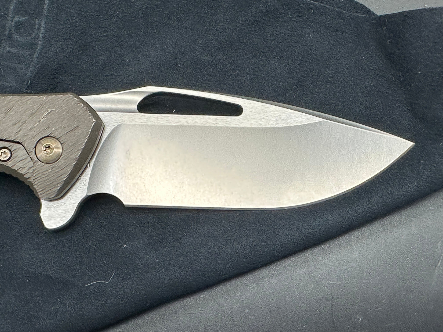 Koenig Arius Corda pattern titanium handle w/M390 blade