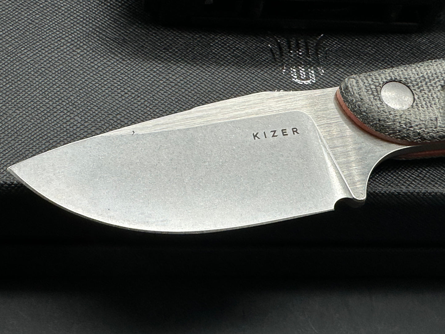 KIZER HARE FIXED BLADE KNIFE BLACK MICARTA/G10 HANDLE NITRO-V PLAIN EDGE