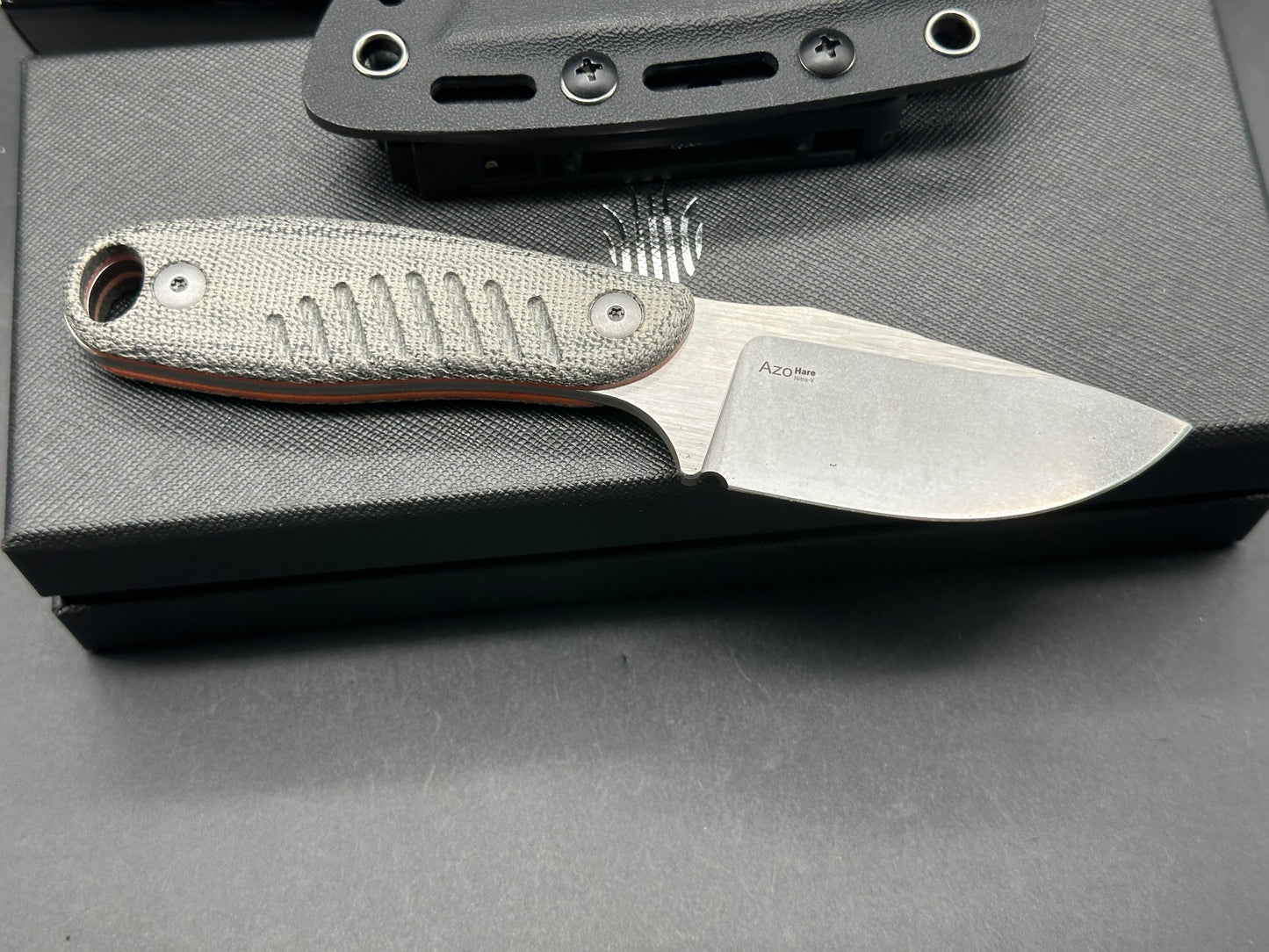 KIZER HARE FIXED BLADE KNIFE BLACK MICARTA/G10 HANDLE NITRO-V PLAIN EDGE