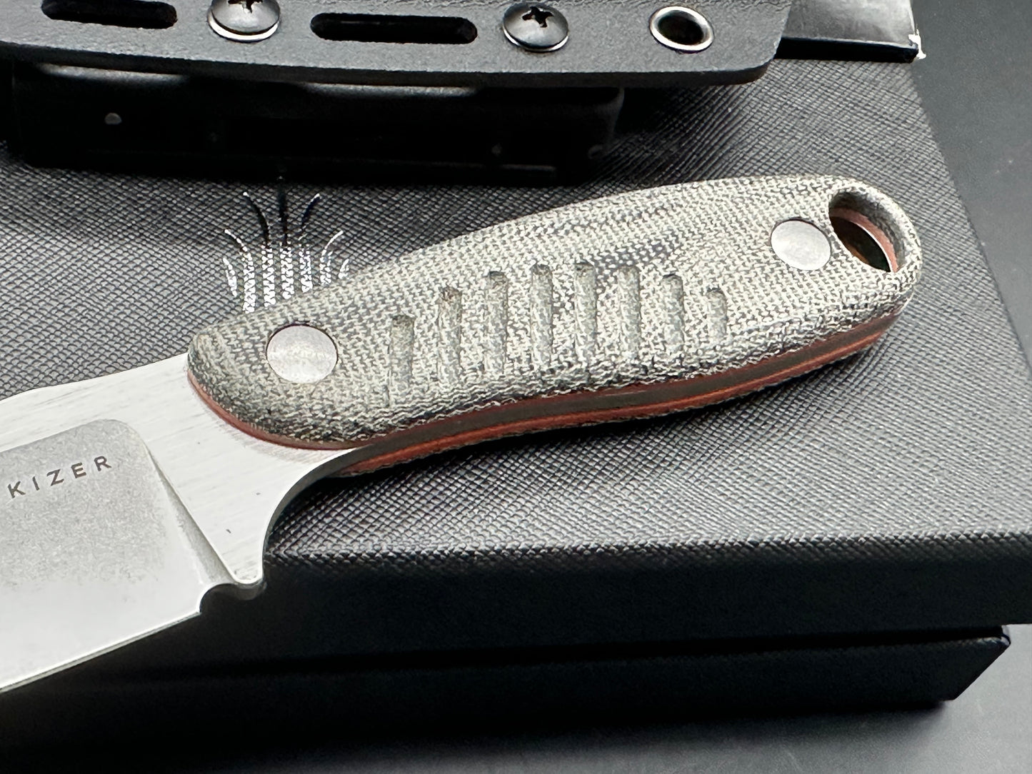 KIZER HARE FIXED BLADE KNIFE BLACK MICARTA/G10 HANDLE NITRO-V PLAIN EDGE