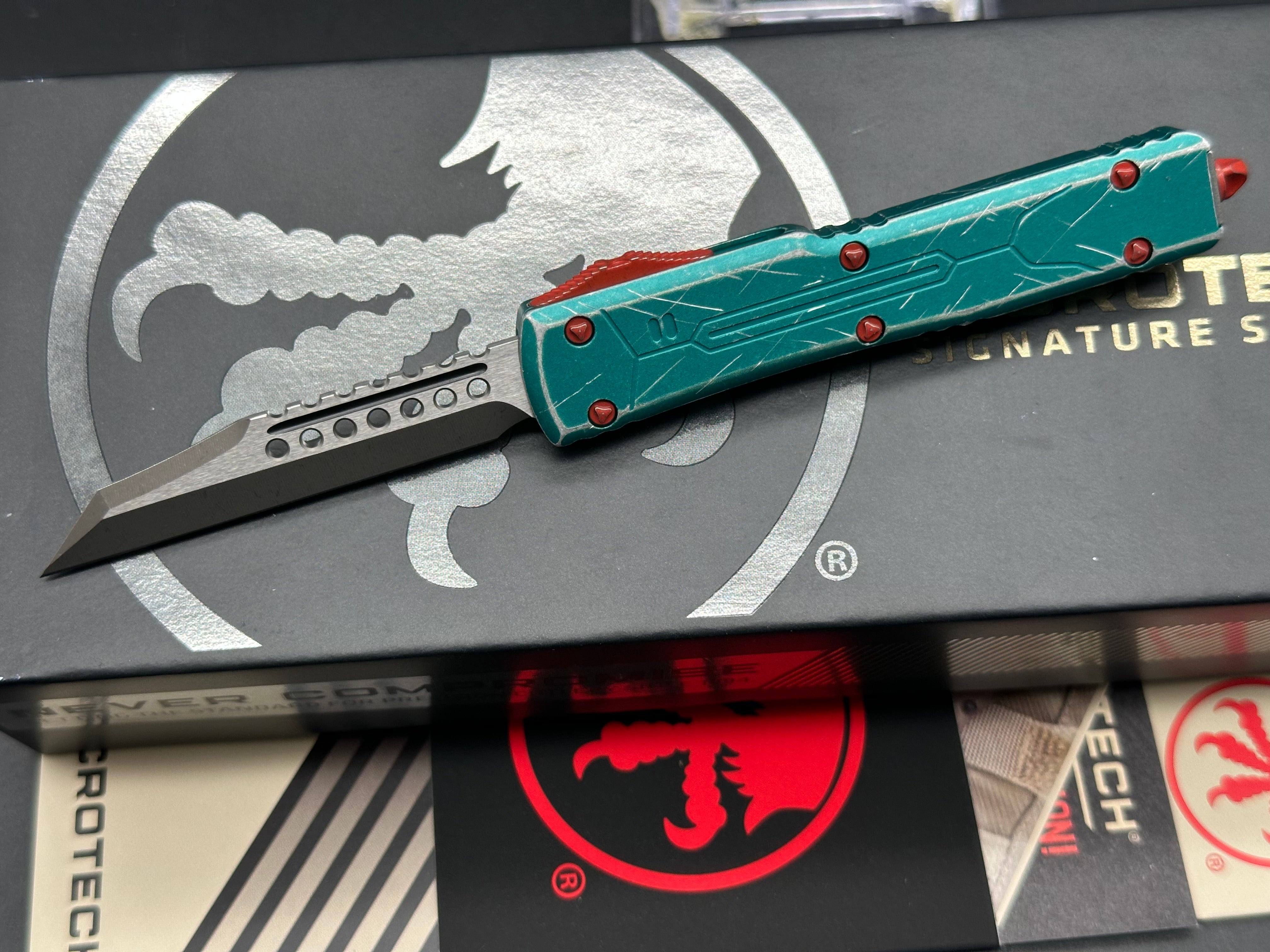 Microtech UTX-70 Warhound Bounty Hunter Green Automatic #028