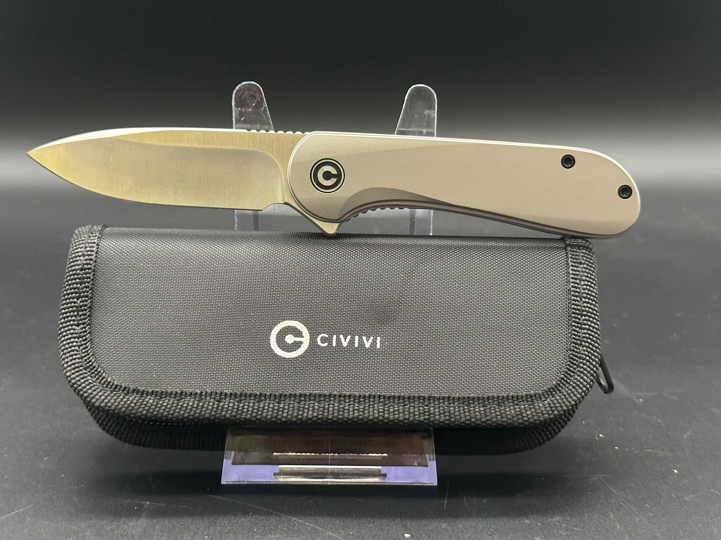 Civivi Elementum Flytanium Ti scales