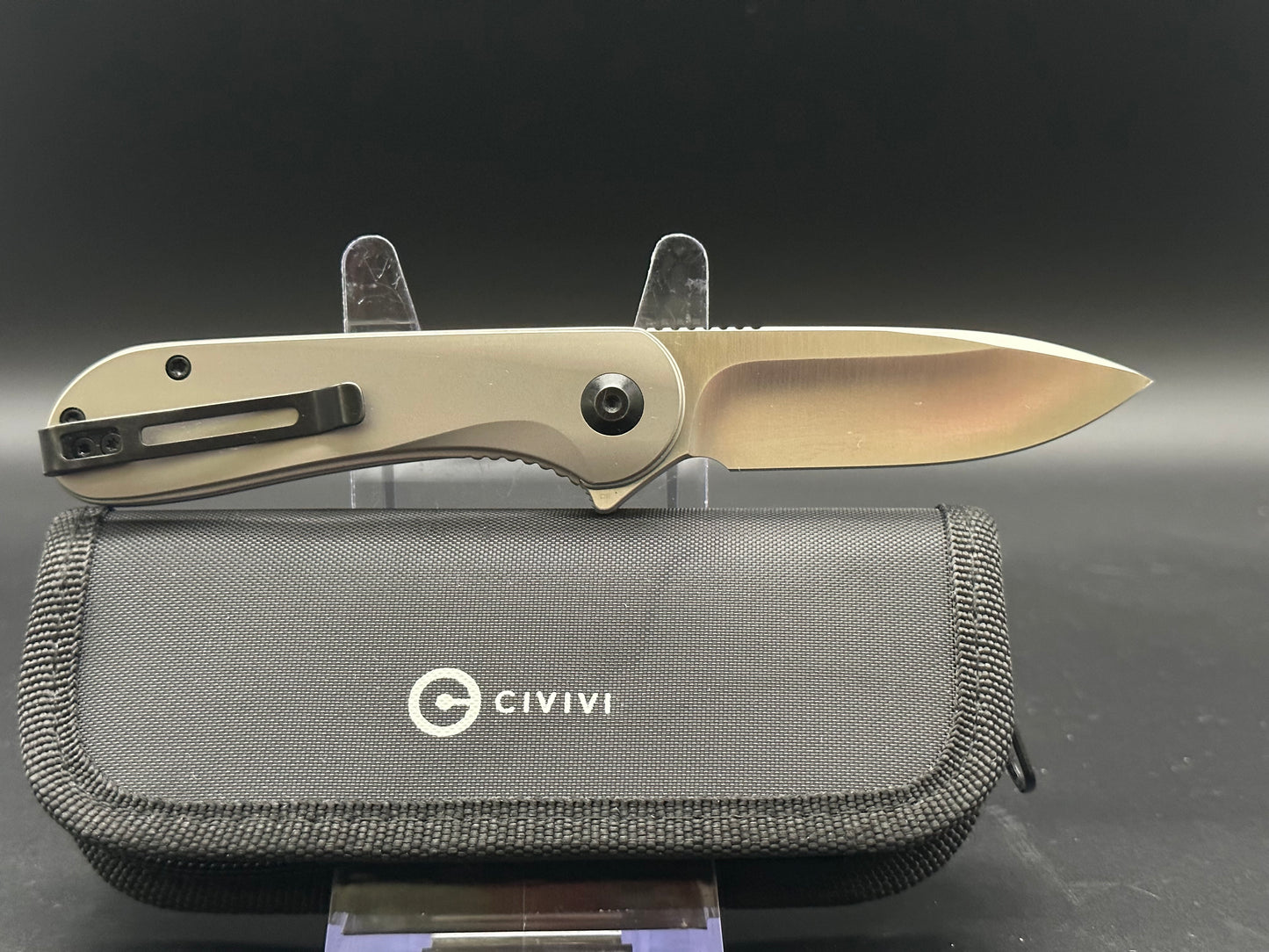 Civivi Elementum Flytanium Ti scales