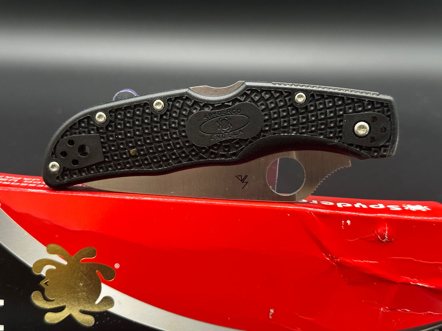 Spyderco Endela FRN scales w/VG10 blade