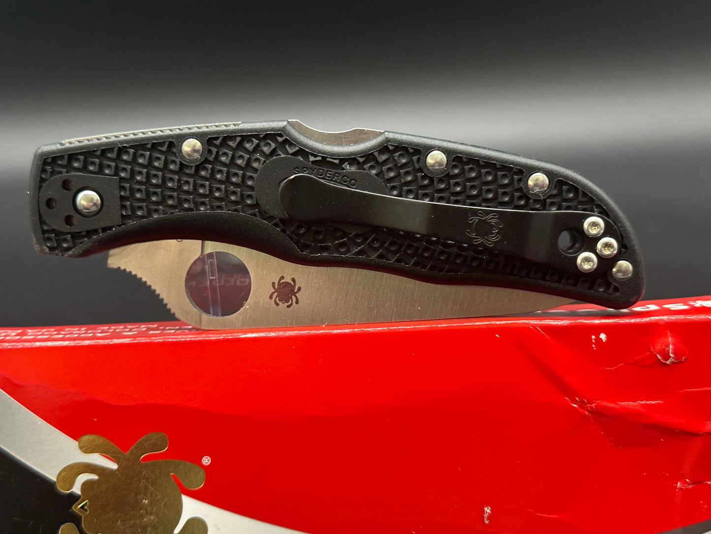 Spyderco Endela FRN scales w/VG10 blade