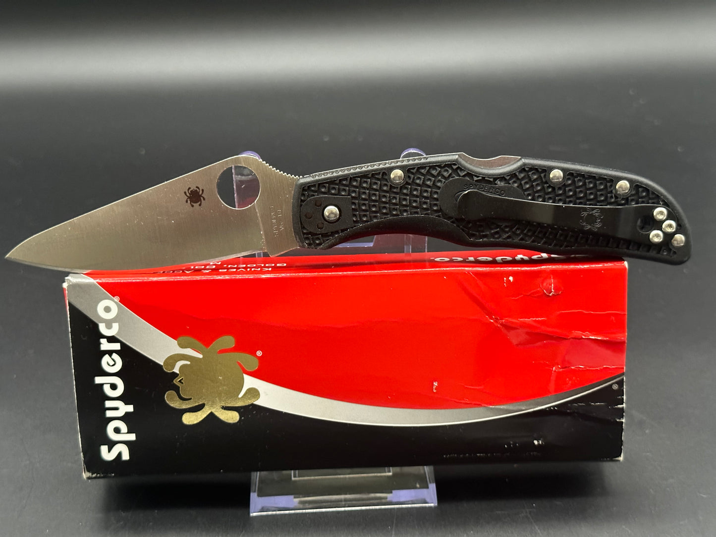 Spyderco Endela FRN scales w/VG10 blade