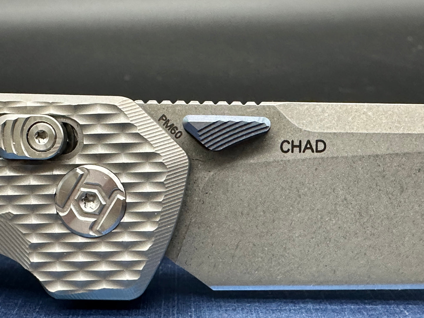 Kunwu Chad diamond titanium scales w/PM60 blade