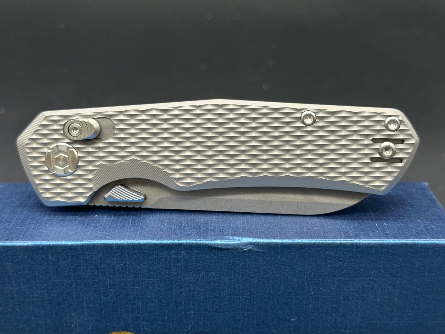 Kunwu Chad diamond titanium scales w/PM60 blade