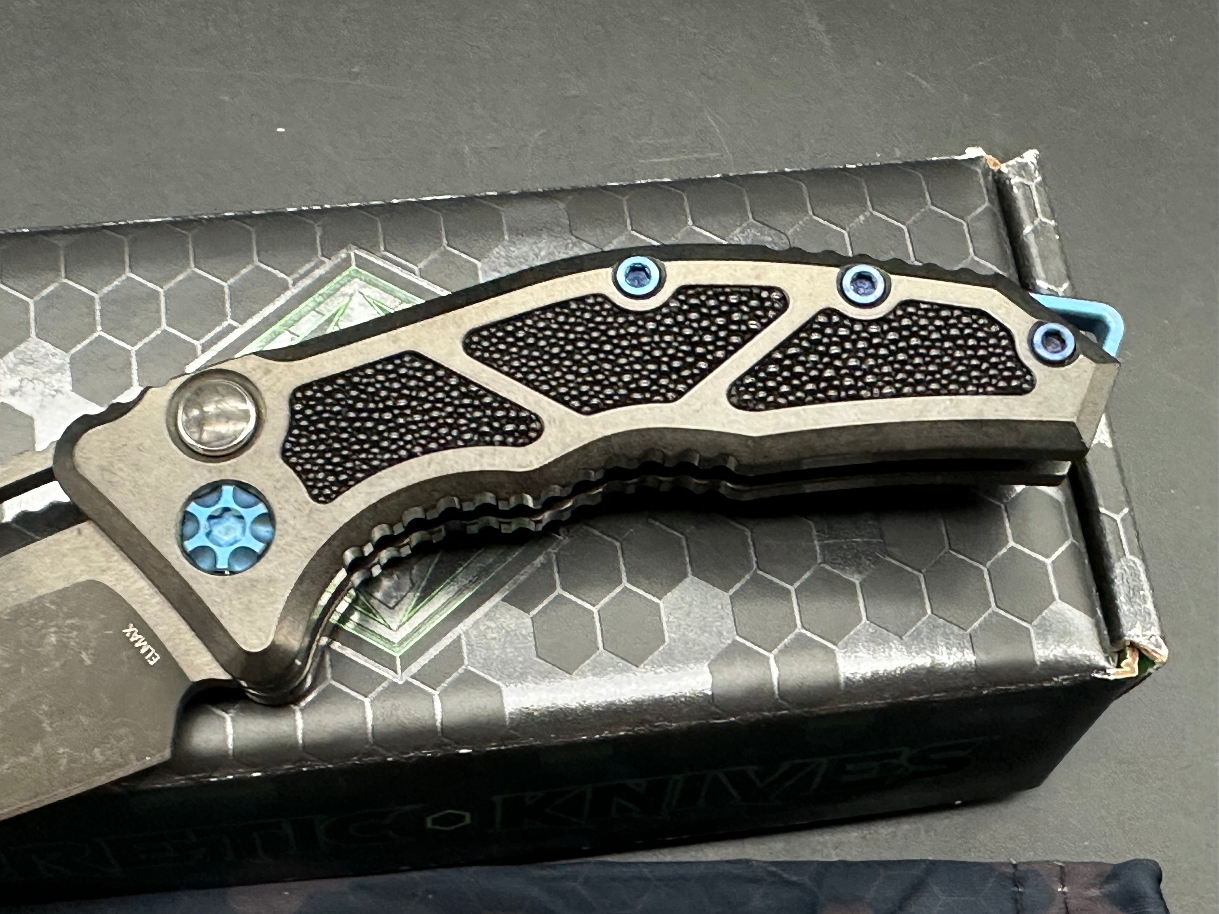 HERETIC KNIVES MEDUSA AUTO KNIFE DLC TITANIUM HANDLES WITH RAY SKIN INLAY- TANTO EDGE BATTLEWORN DLC BLADE