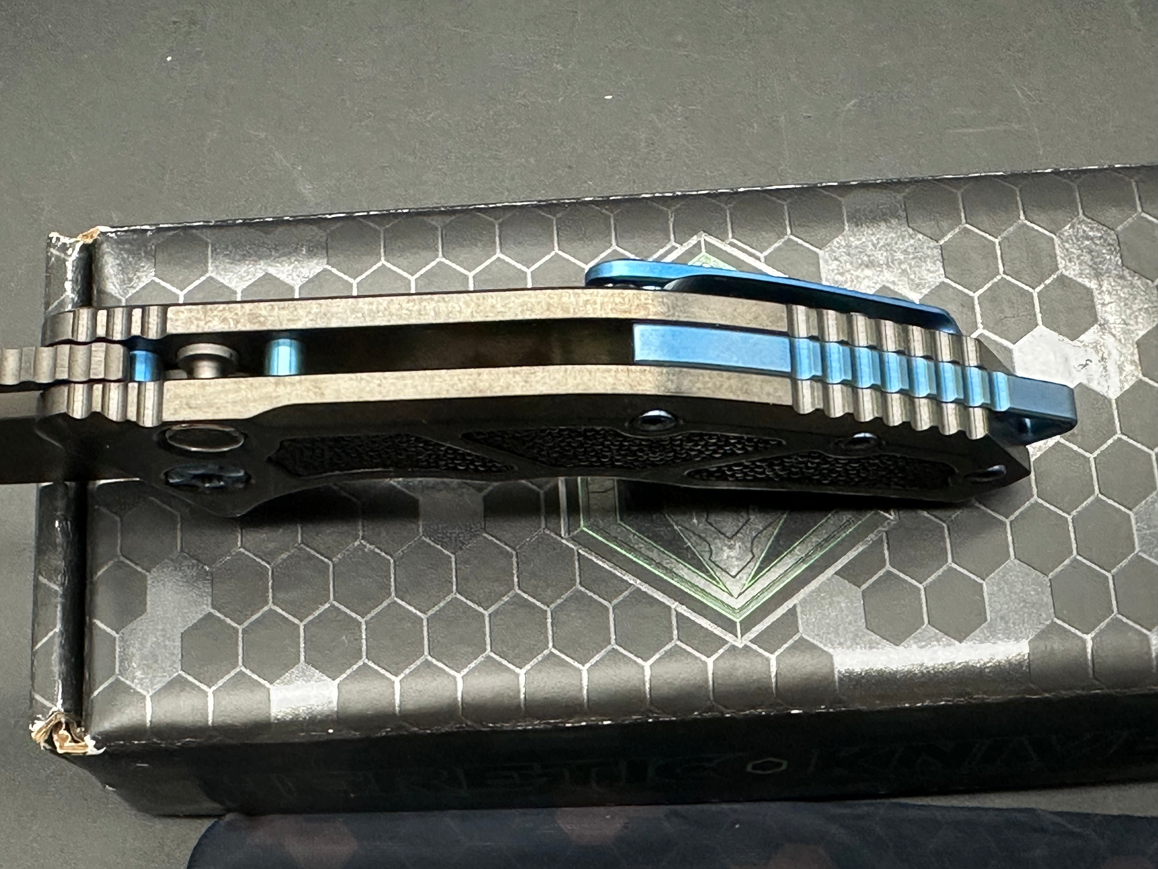 HERETIC KNIVES MEDUSA AUTO KNIFE DLC TITANIUM HANDLES WITH RAY SKIN INLAY- TANTO EDGE BATTLEWORN DLC BLADE