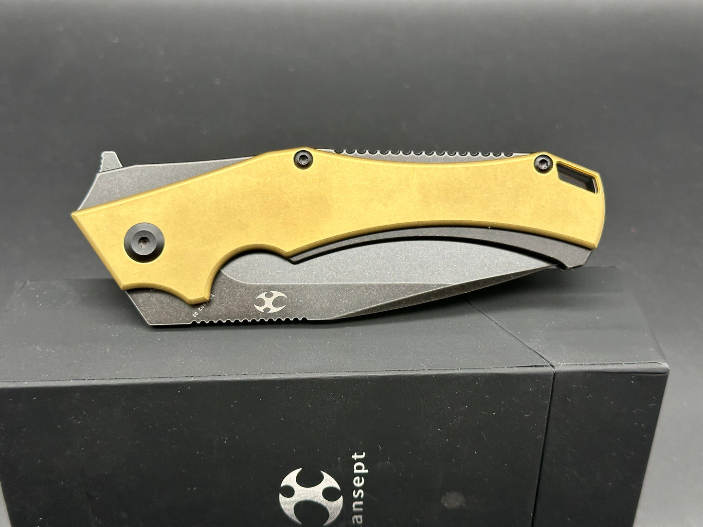 Kansept Knives Willumsen Hellx Brass (3.62" Black Stonewash D2)