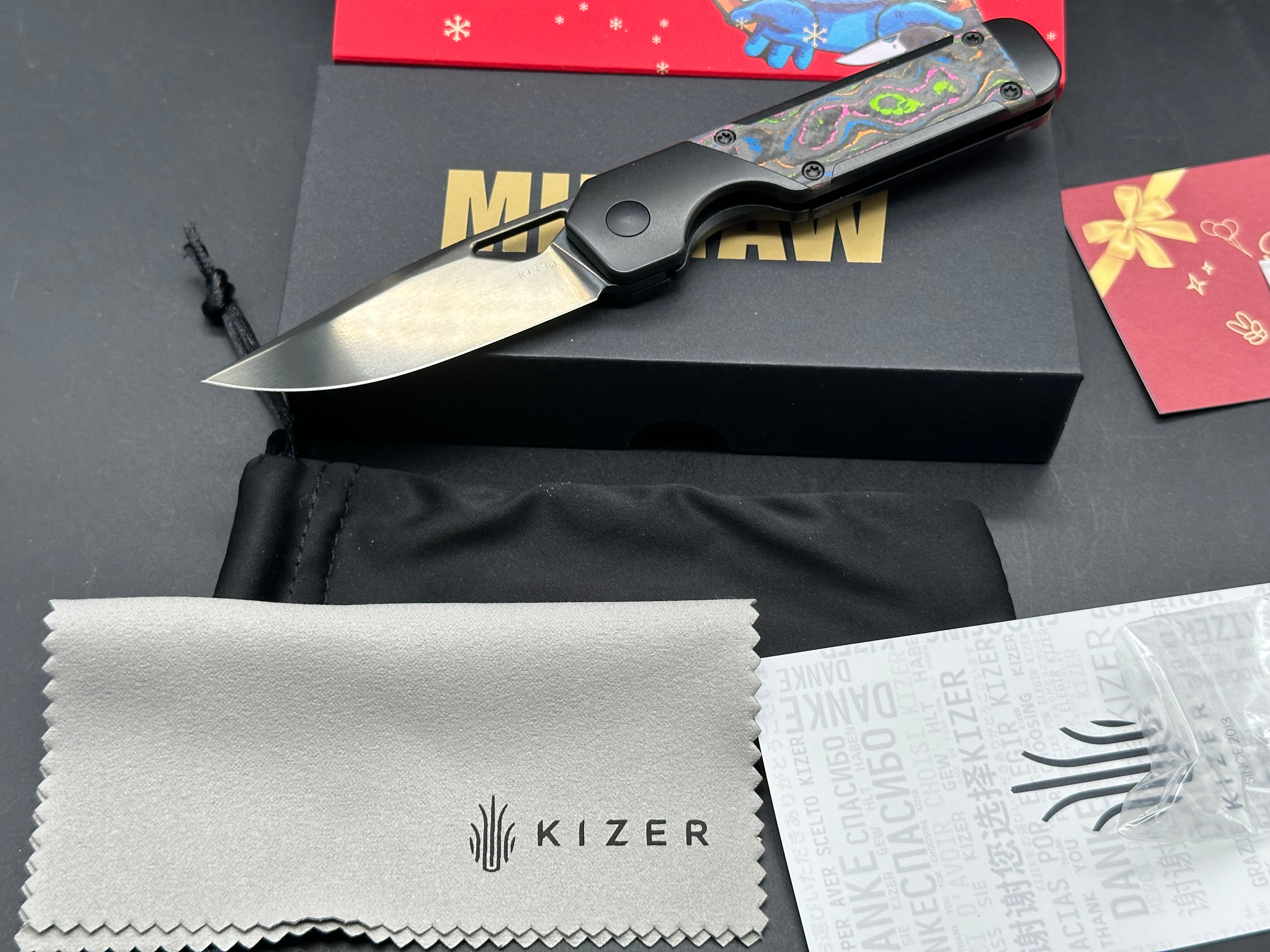 KIZER MINI MILITAW TITANIUM/CAMO CARBON 80'S HANDLE M390 PLAIN EDGE