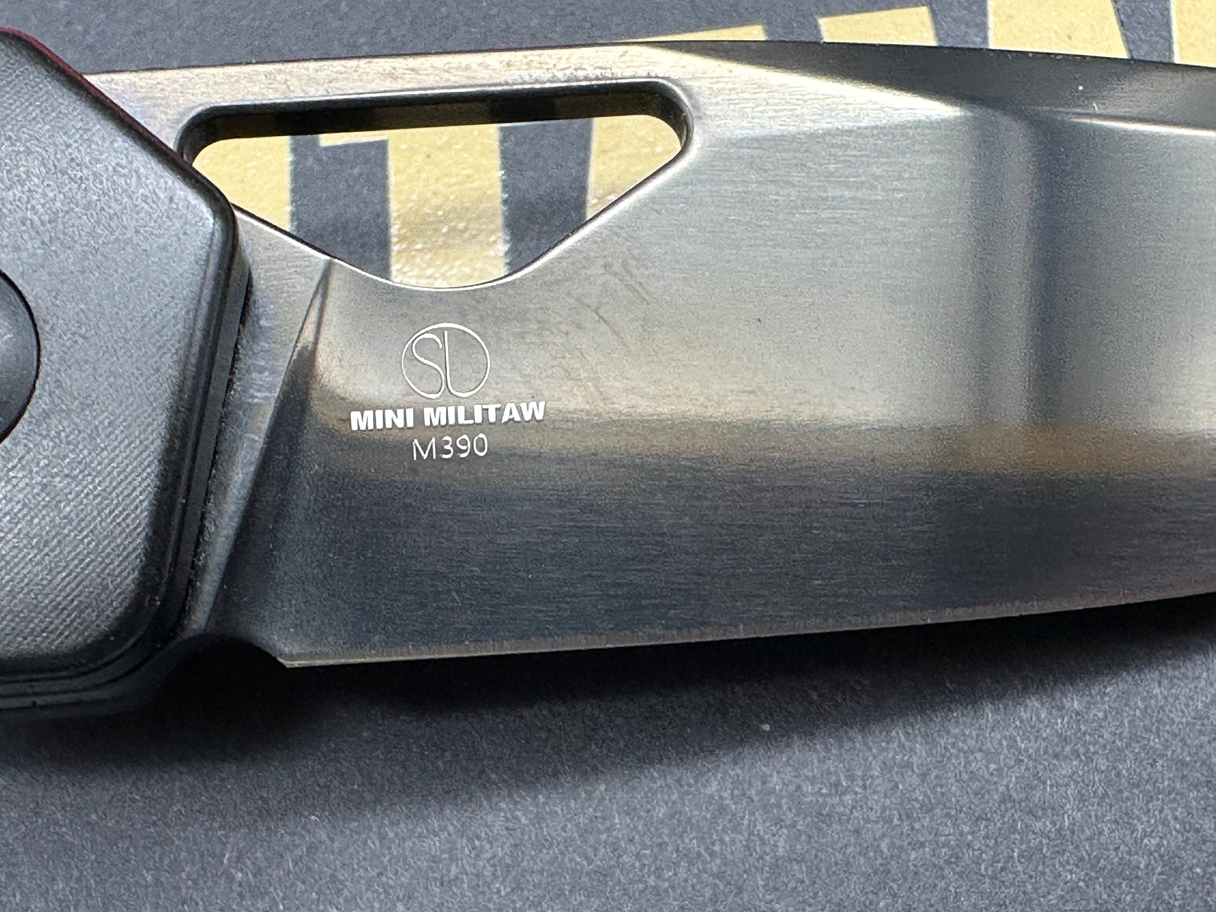 KIZER MINI MILITAW TITANIUM/CAMO CARBON 80'S HANDLE M390 PLAIN EDGE