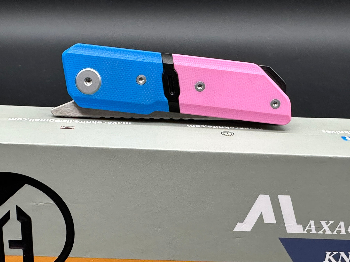 MAXACE CAPSULE POCKET KNIFE PINK & BLUE G10 HANDLE FRONT FLIPPER