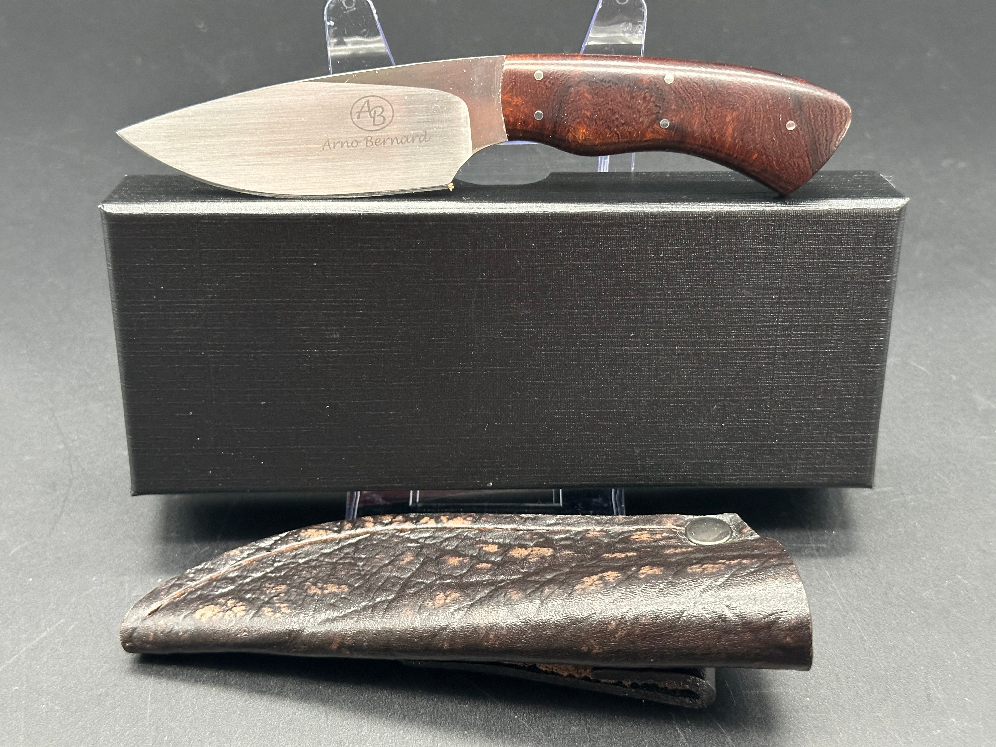 Arno Bernard Gecko - walnut handle/alligator sheath