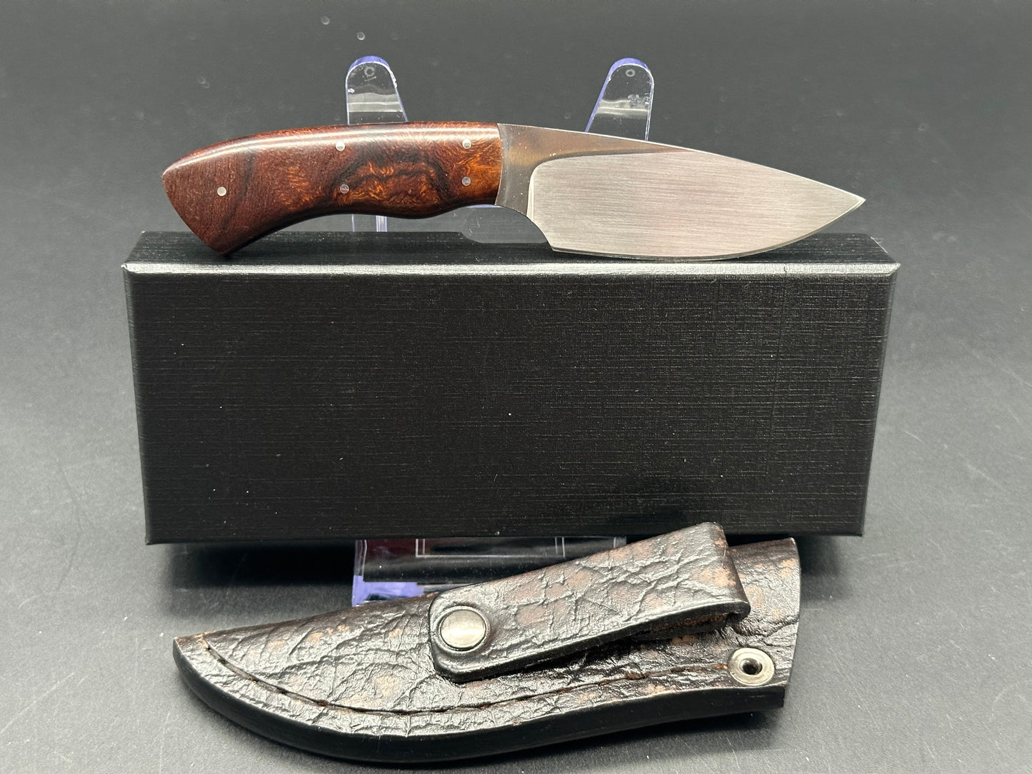 Arno Bernard Gecko - walnut handle/alligator sheath