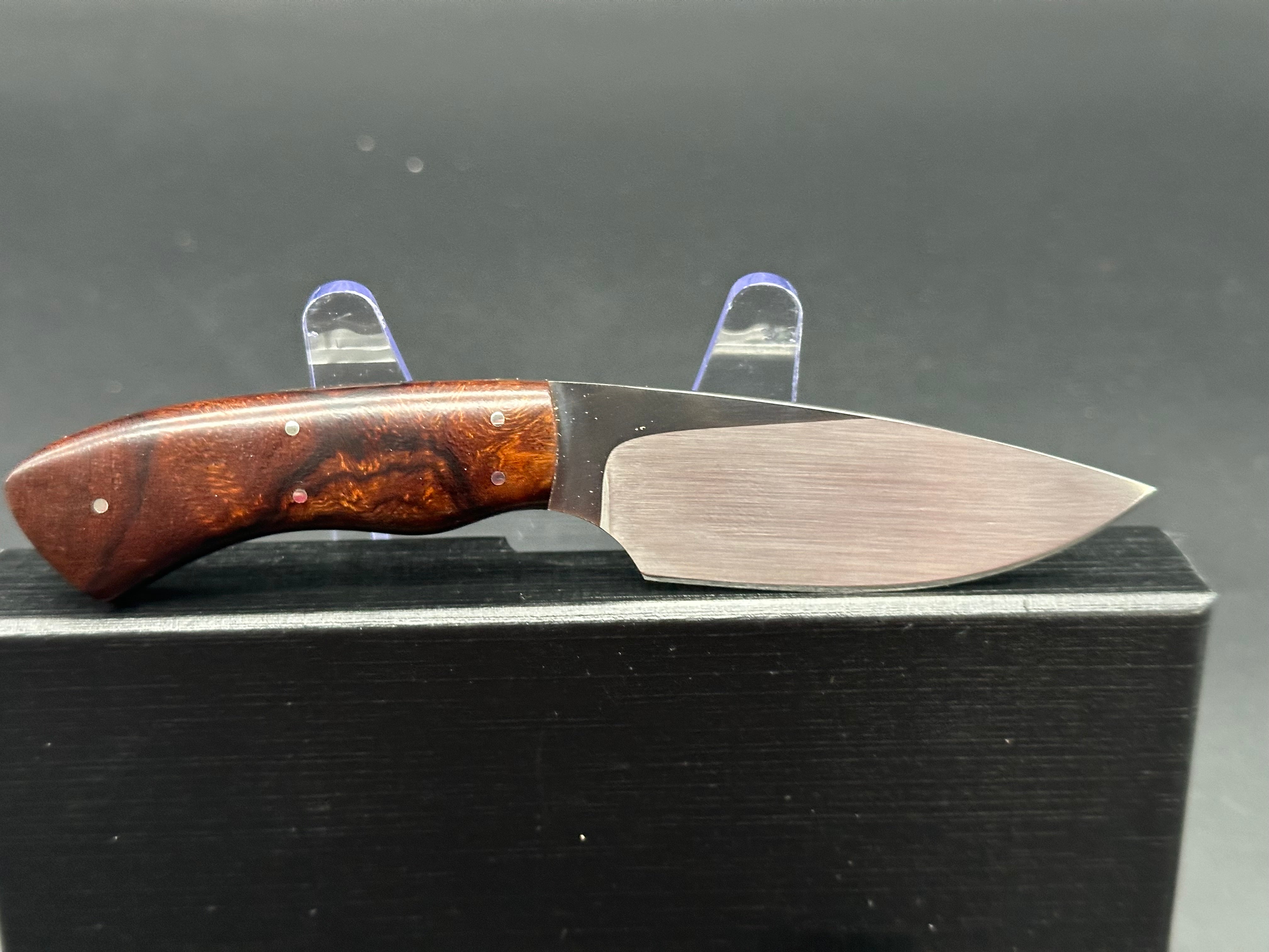 Arno Bernard Gecko - walnut handle/alligator sheath