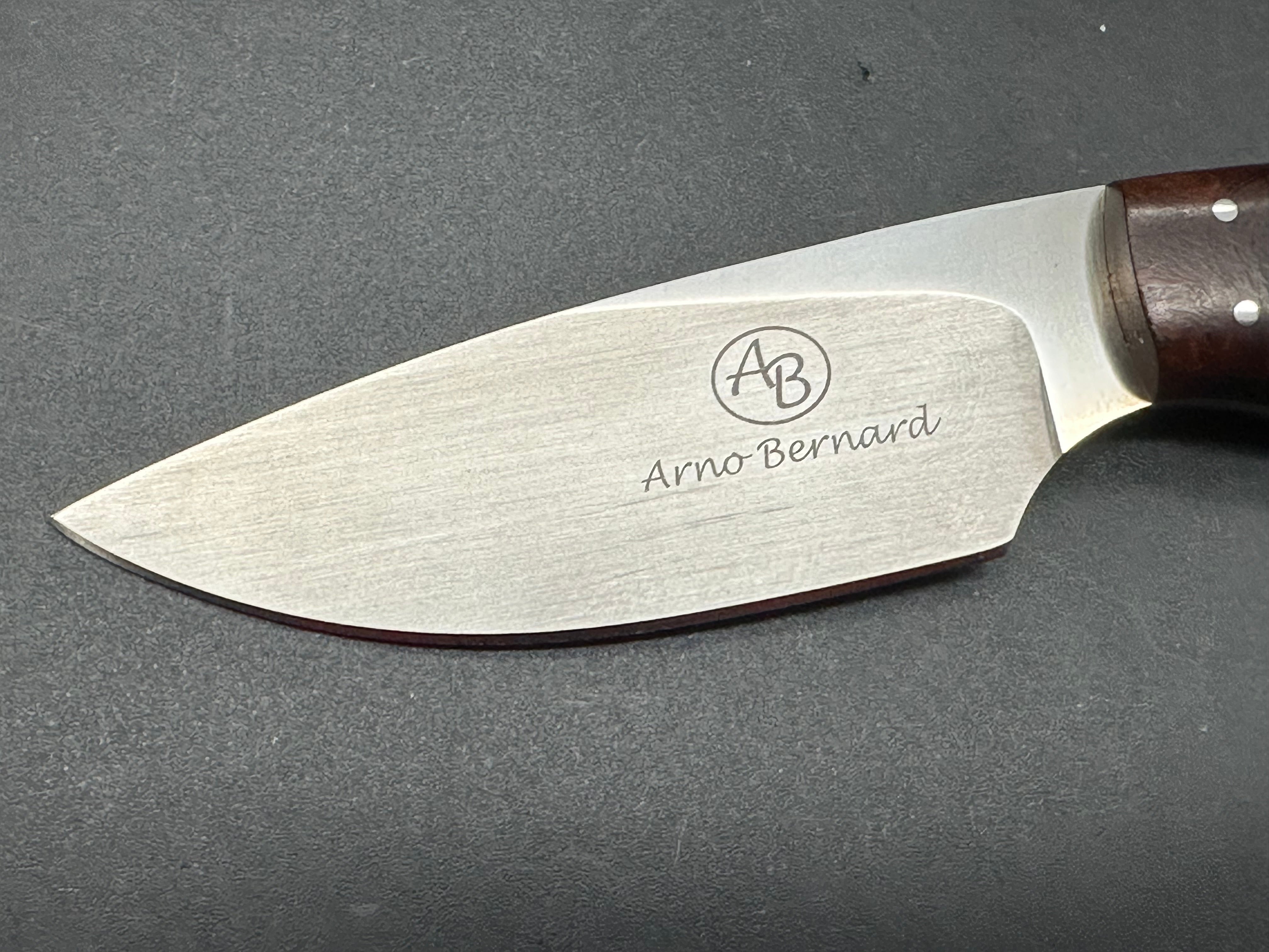 Arno Bernard Gecko - walnut handle/alligator sheath