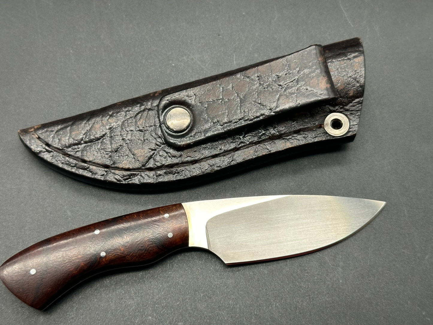 Arno Bernard Gecko - walnut handle/alligator sheath