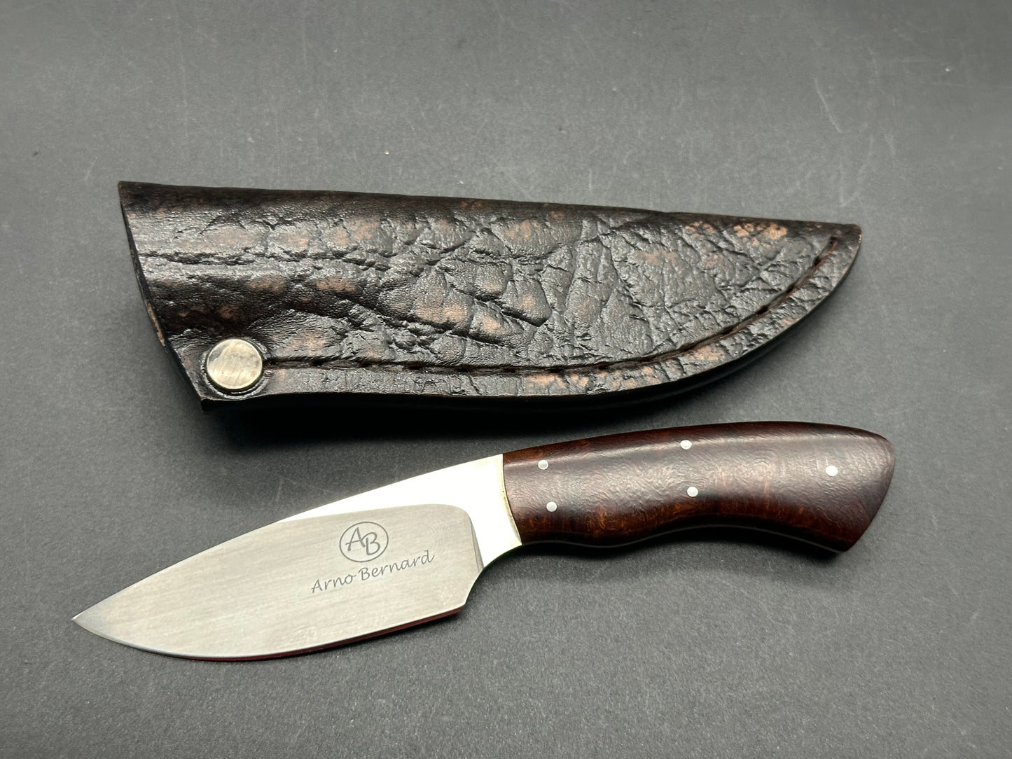 Arno Bernard Gecko - walnut handle/alligator sheath